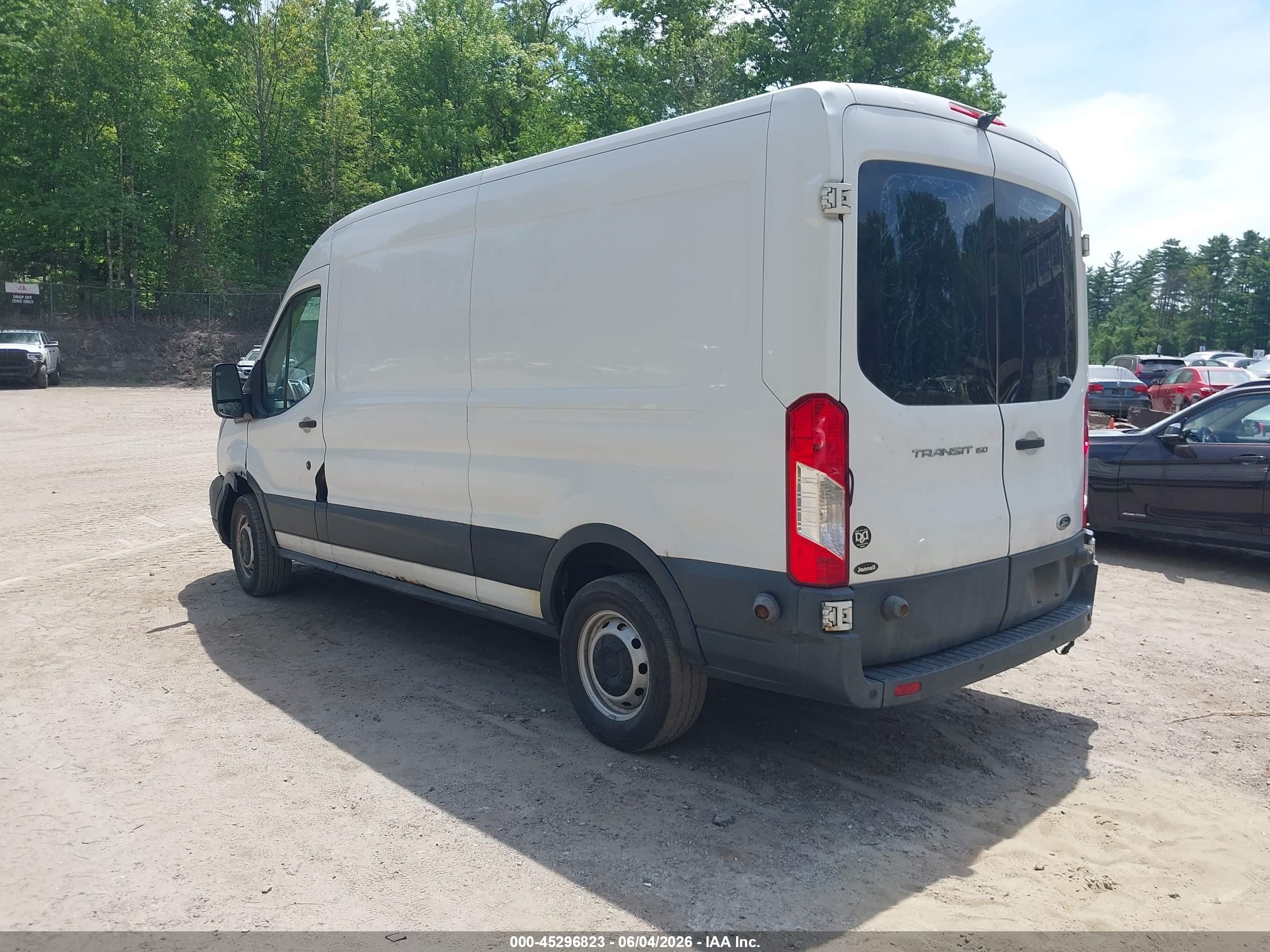 2015 Ford Transit-150   White vin: 1FTNE2CM7FKA07624