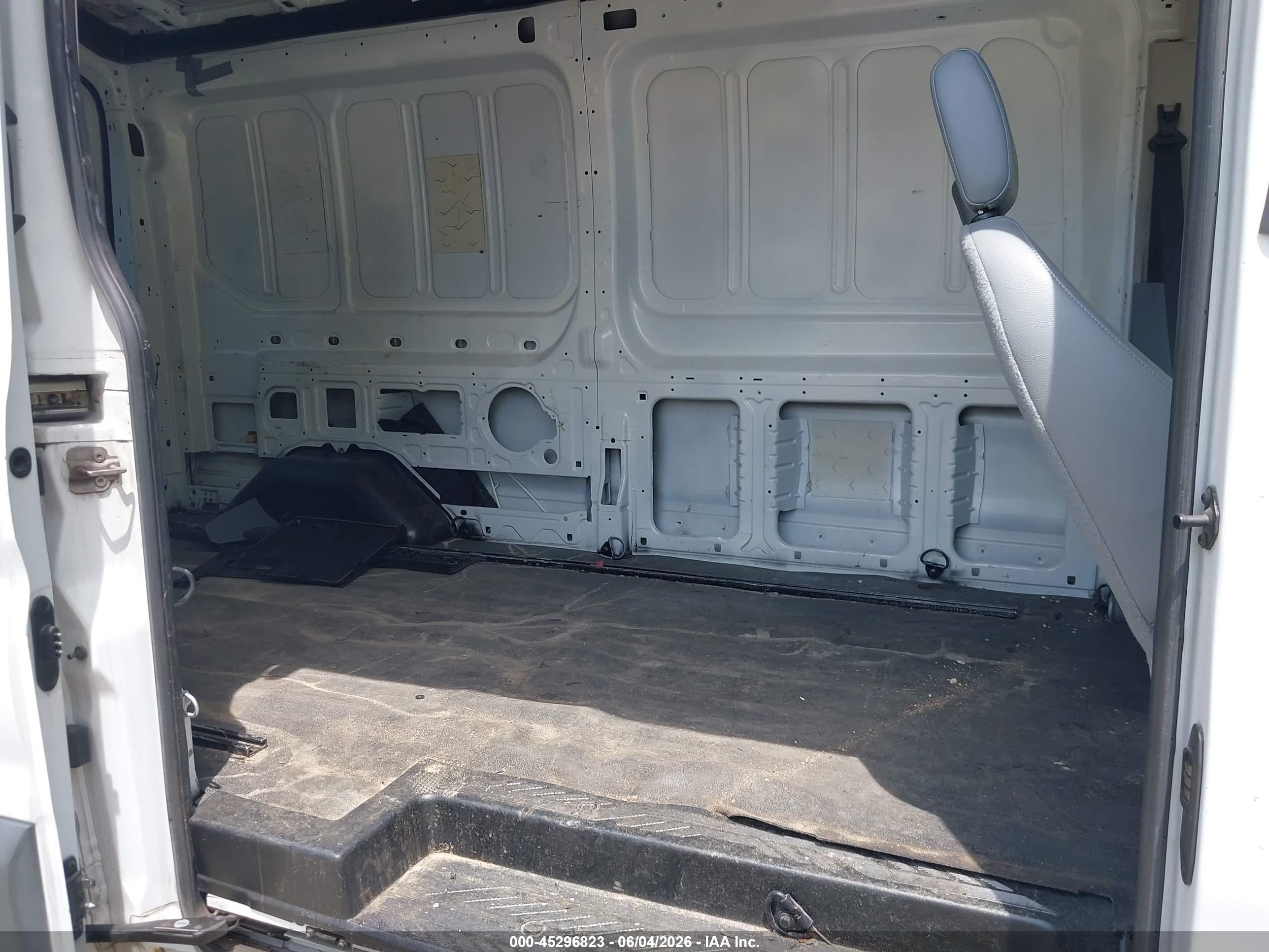 2015 Ford Transit-150   White vin: 1FTNE2CM7FKA07624