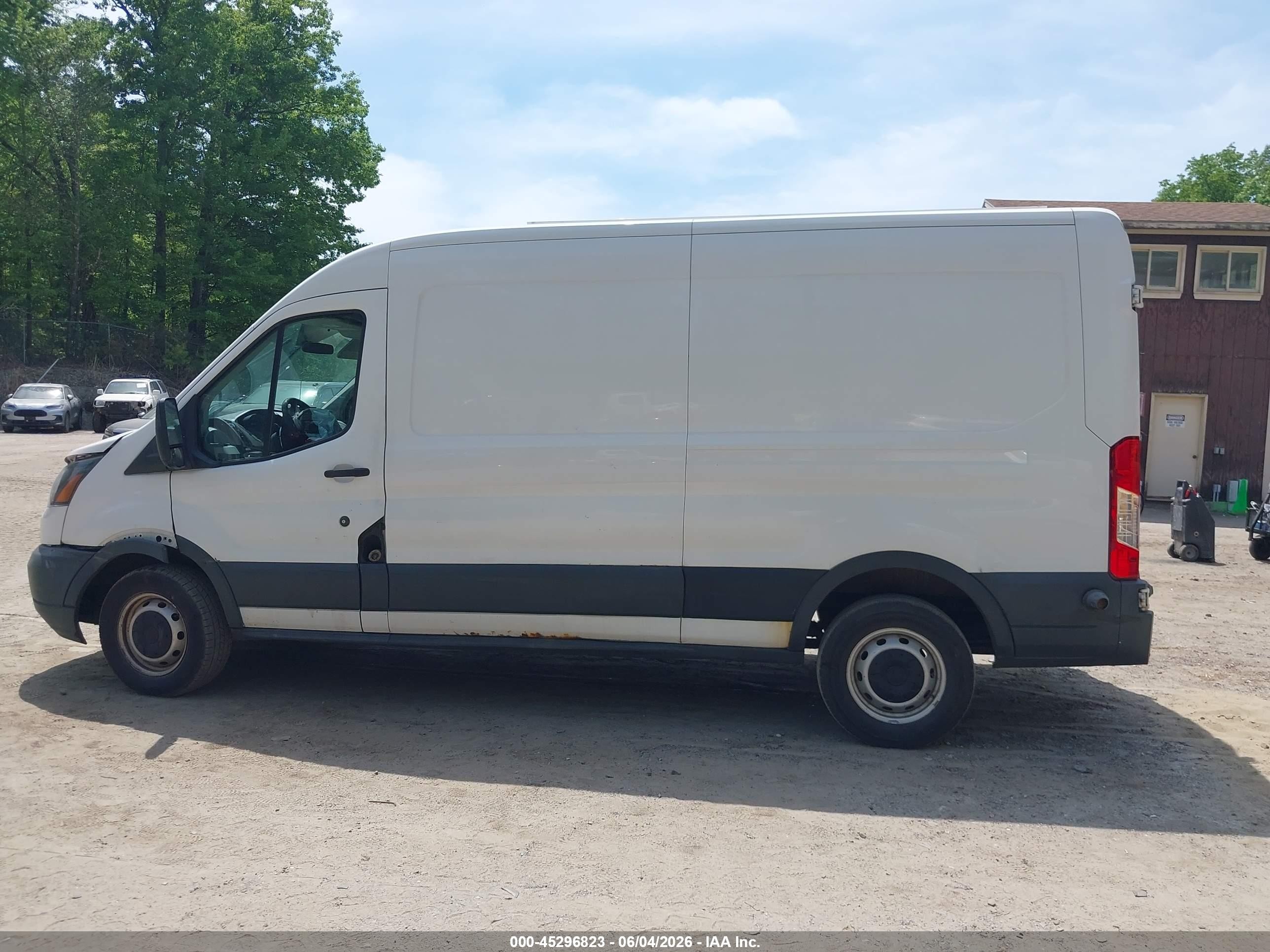 2015 Ford Transit-150   White vin: 1FTNE2CM7FKA07624