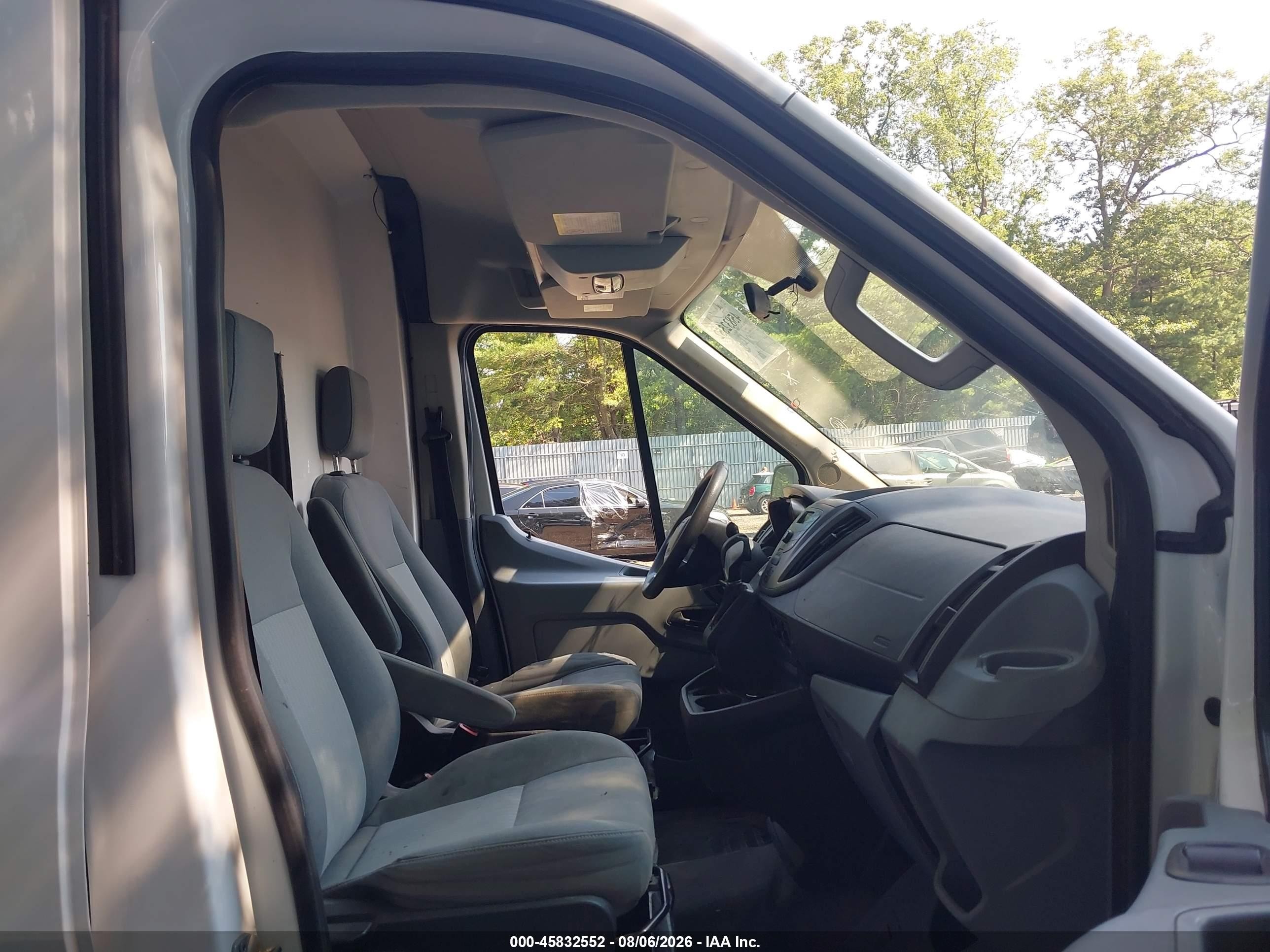 2015 Ford Transit-150   White vin: 1FTNE2CM8FKA65595