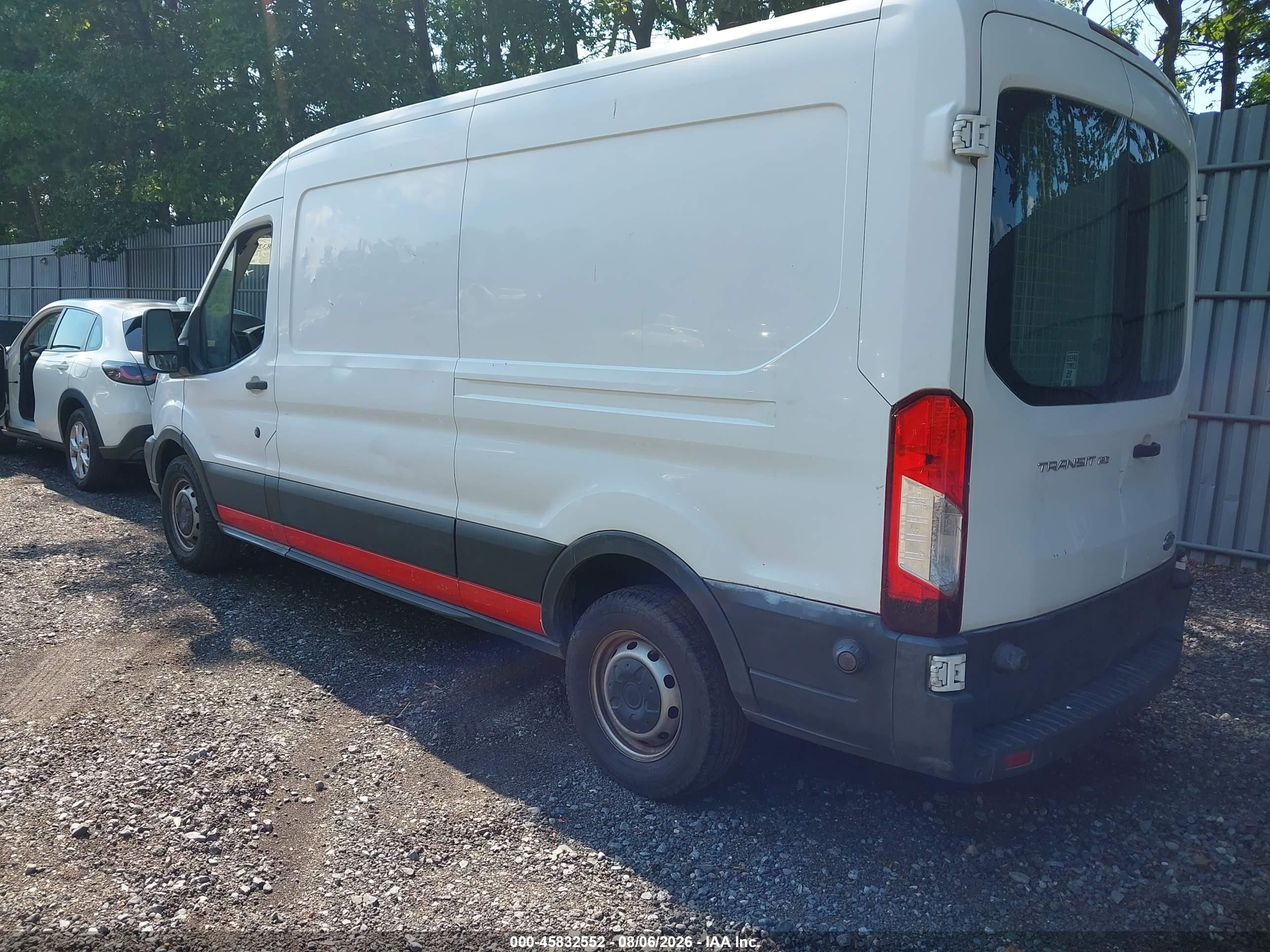 2015 Ford Transit-150   White vin: 1FTNE2CM8FKA65595
