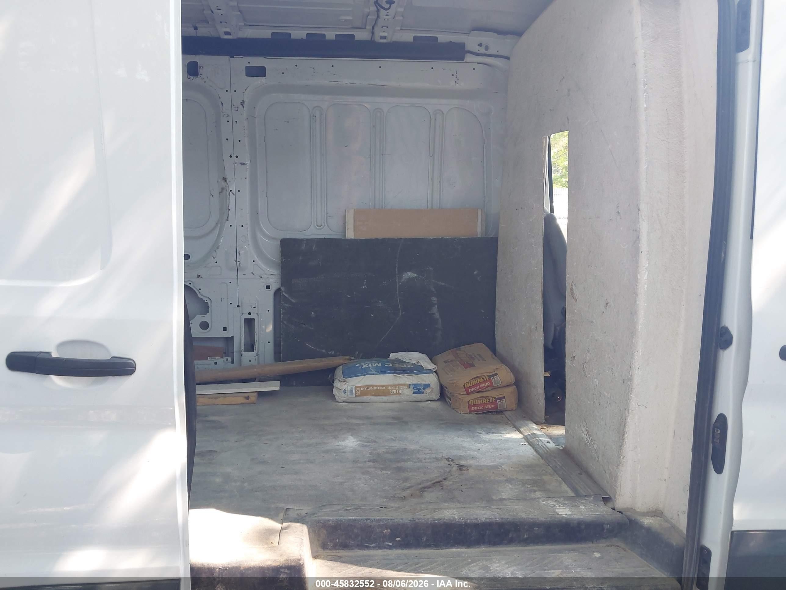 2015 Ford Transit-150   White vin: 1FTNE2CM8FKA65595