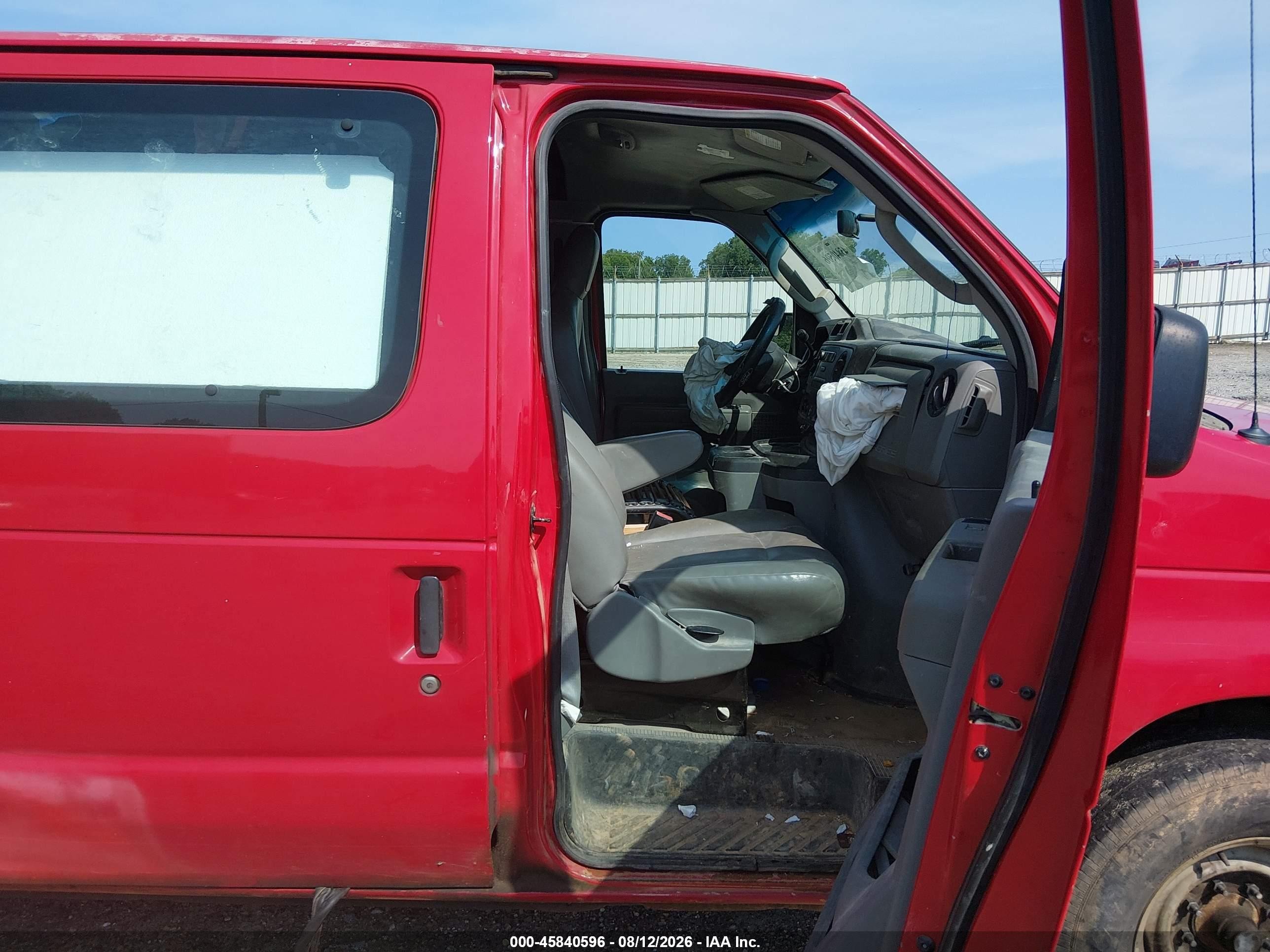 2012 Ford E-250 Commercial Красный vin: 1FTNE2EL0CDA18016