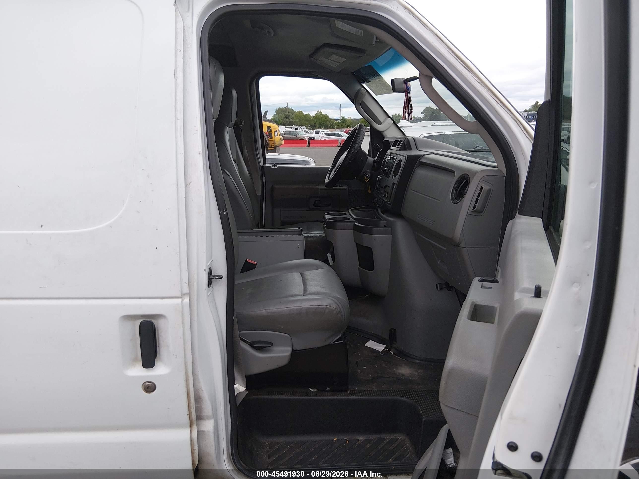 2013 Ford E-250 Commercial White vin: 1FTNE2EL6DDA18300