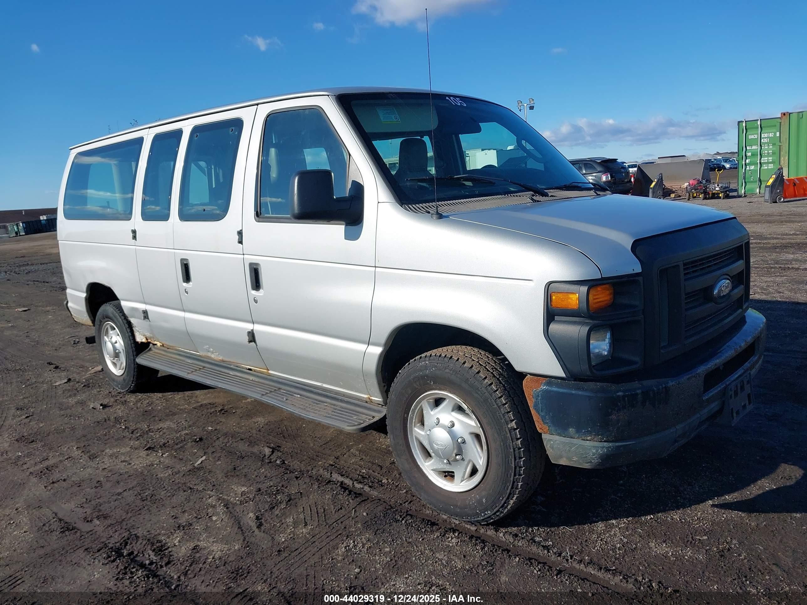 2010 Ford E-250 Commercial/recreational Серебряный vin: 1FTNE2EL7ADA83104
