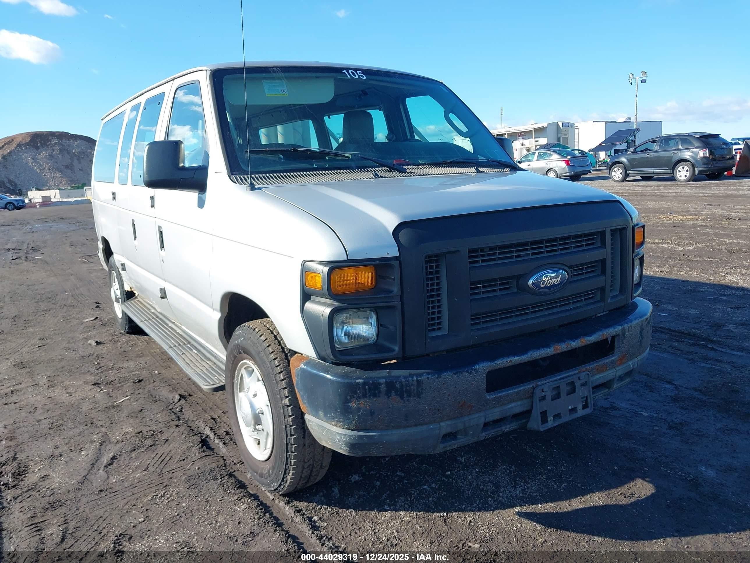 2010 Ford E-250 Commercial/recreational Серебряный vin: 1FTNE2EL7ADA83104