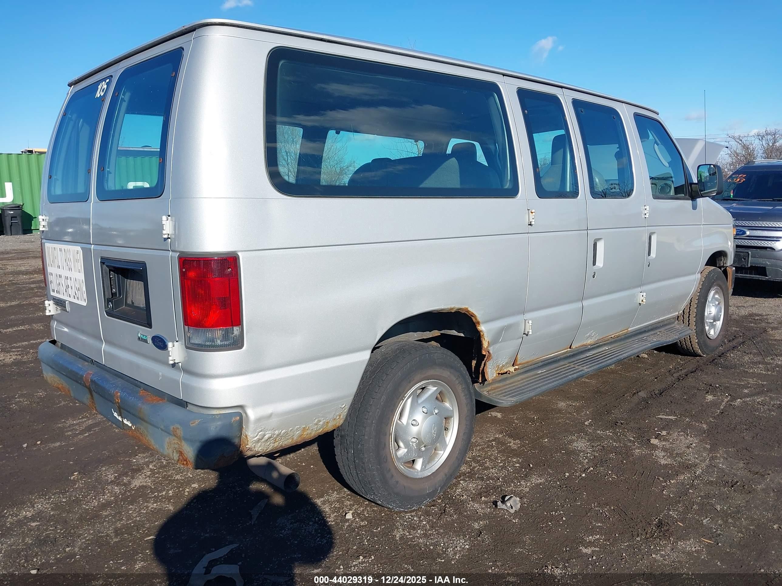 2010 Ford E-250 Commercial/recreational Серебряный vin: 1FTNE2EL7ADA83104