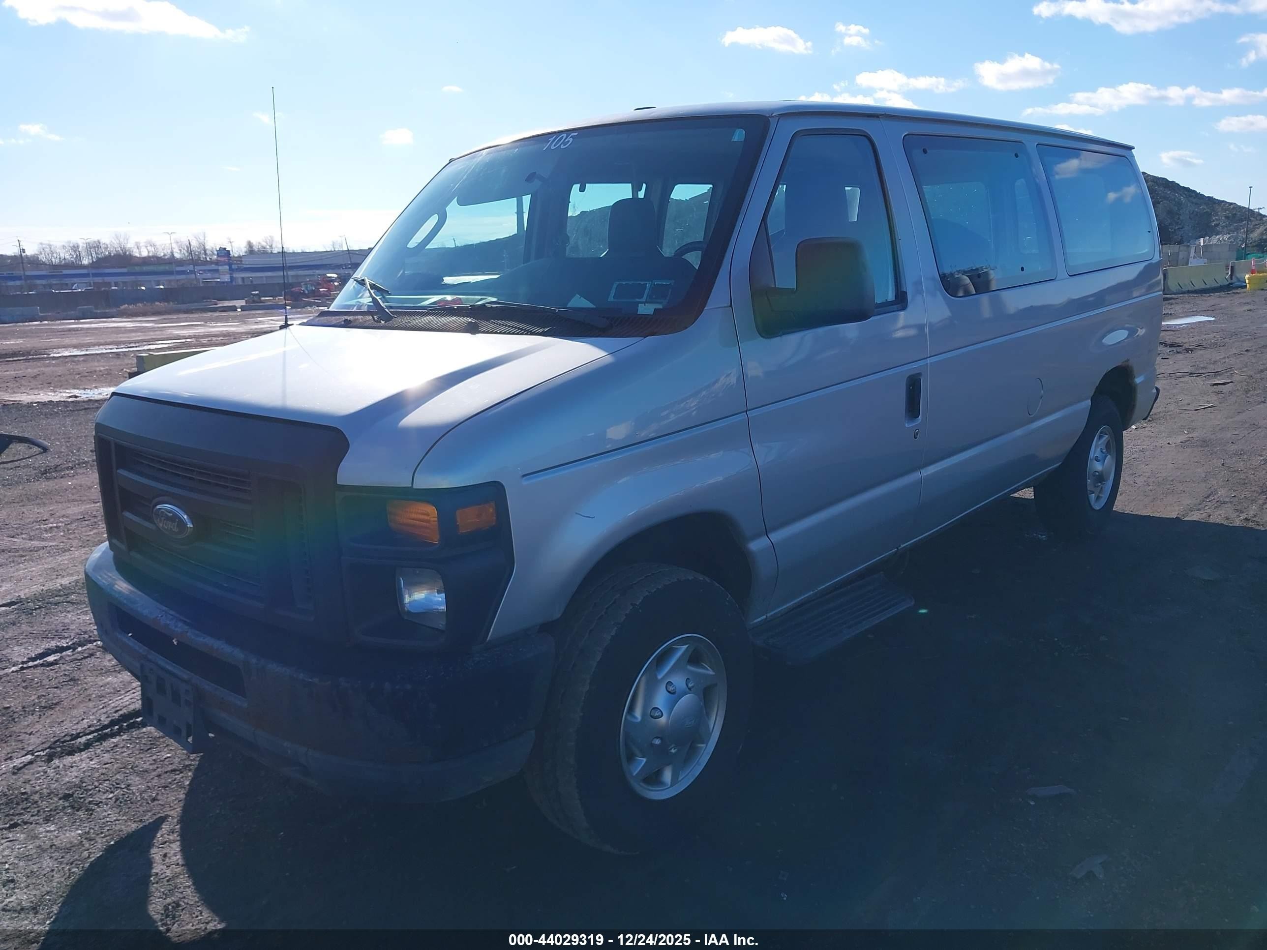 2010 Ford E-250 Commercial/recreational Серебряный vin: 1FTNE2EL7ADA83104