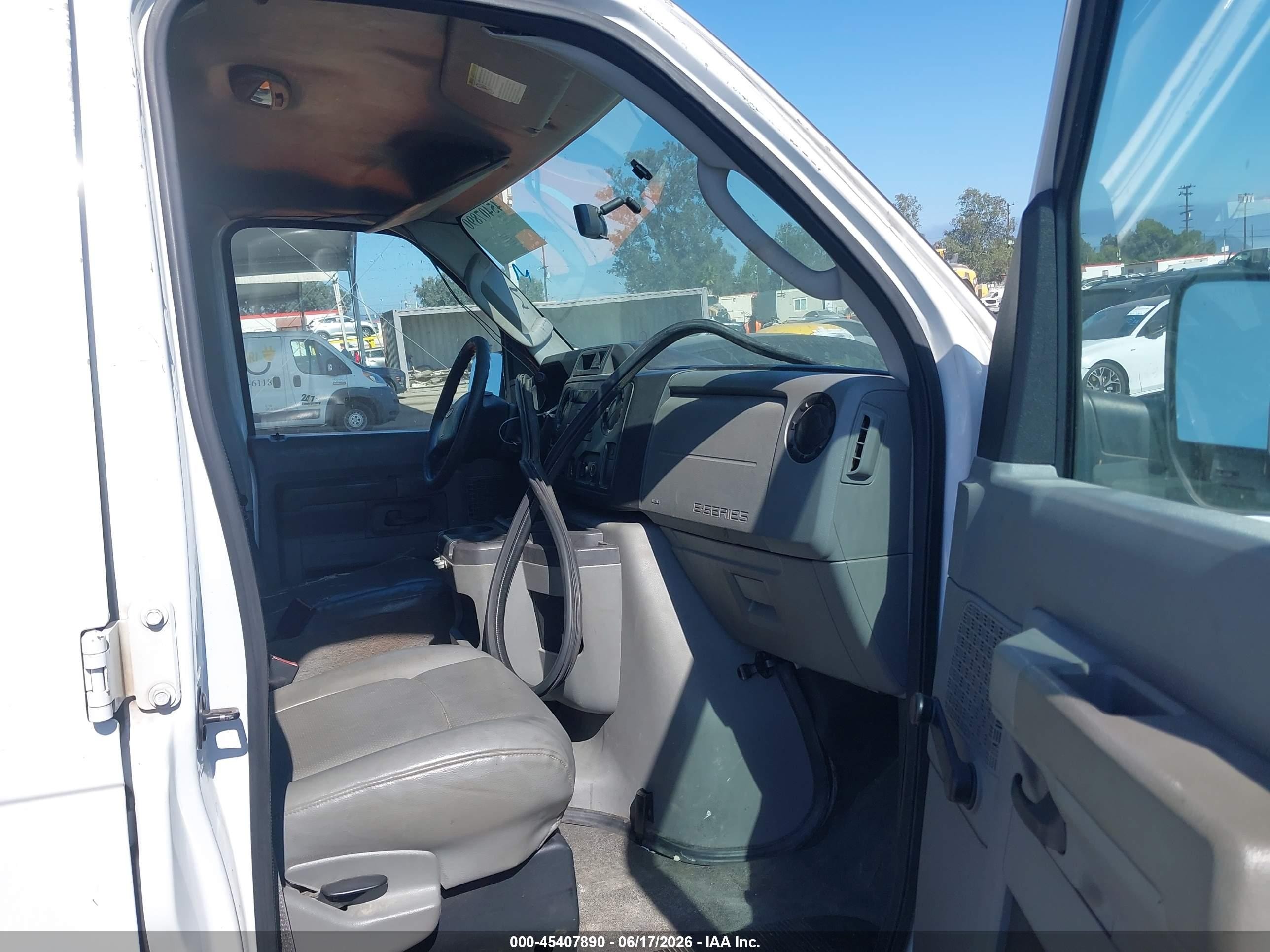 2010 Ford E-250 Commercial/recreational White vin: 1FTNE2ELXADA19610