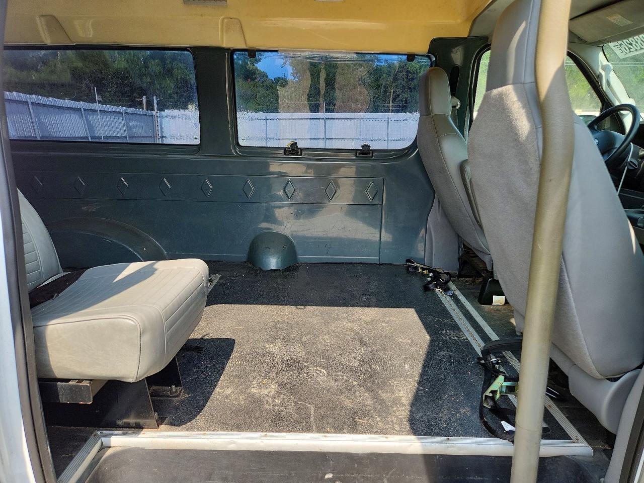 2010 Ford Econoline E250 Van White vin: 1FTNE2EW1ADA99454