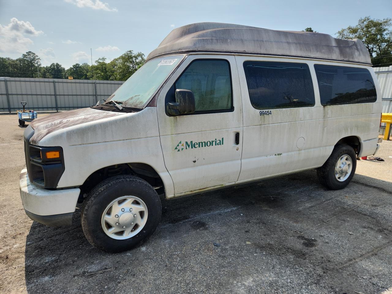 2010 Ford Econoline E250 Van White vin: 1FTNE2EW1ADA99454 Damage: Left Rocker Panel, Corrosion, > 12 Inches