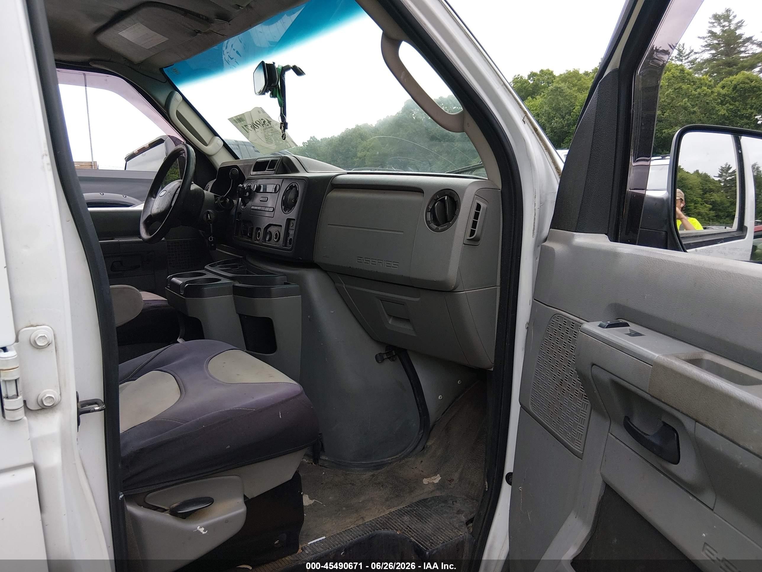 2011 Ford E-250 Commercial/recreational White vin: 1FTNE2EW1BDA76824