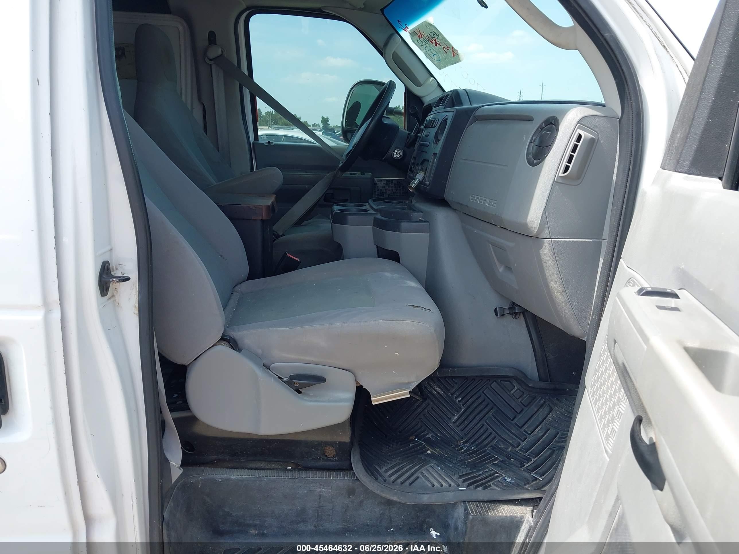 2012 Ford E-250 Commercial/recreational White vin: 1FTNE2EW3CDB07007