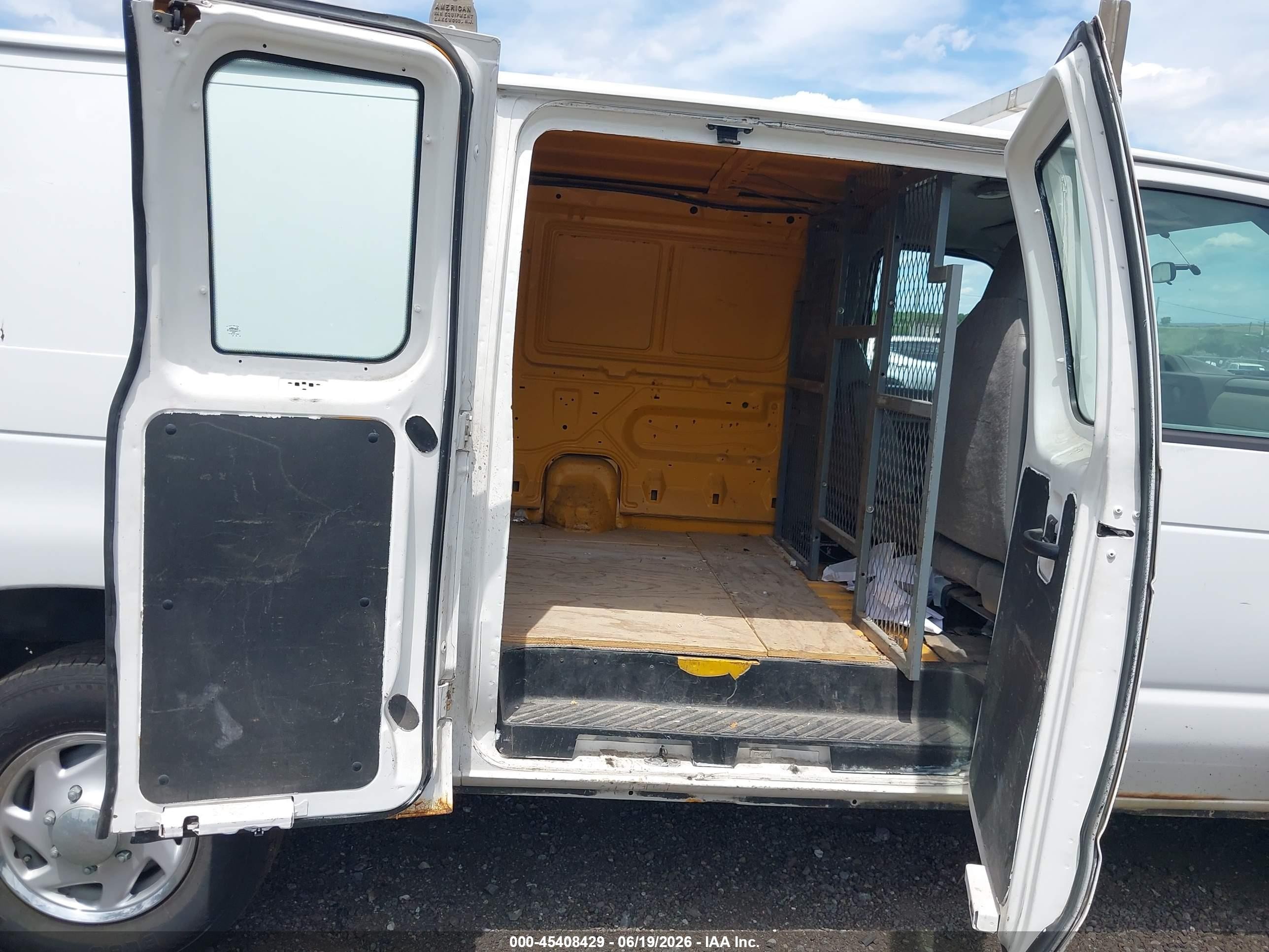 2010 Ford E-250 Commercial/recreational White vin: 1FTNE2EW5ADA10940