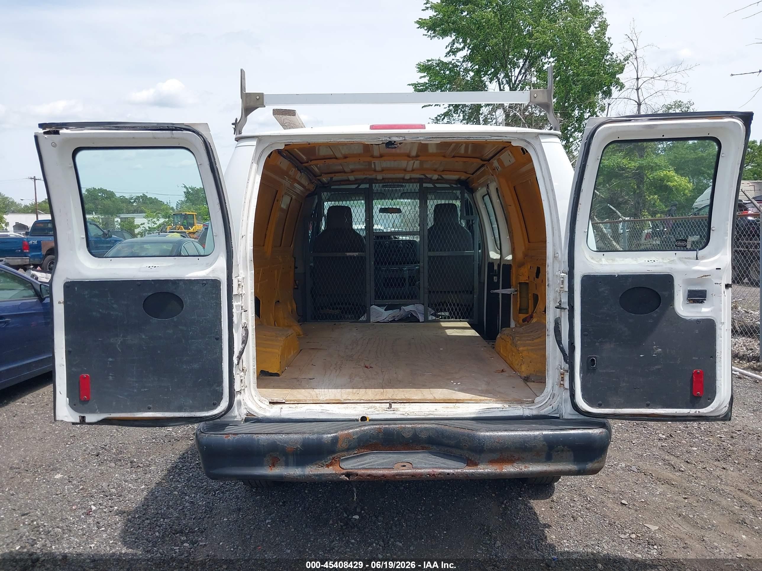 2010 Ford E-250 Commercial/recreational White vin: 1FTNE2EW5ADA10940