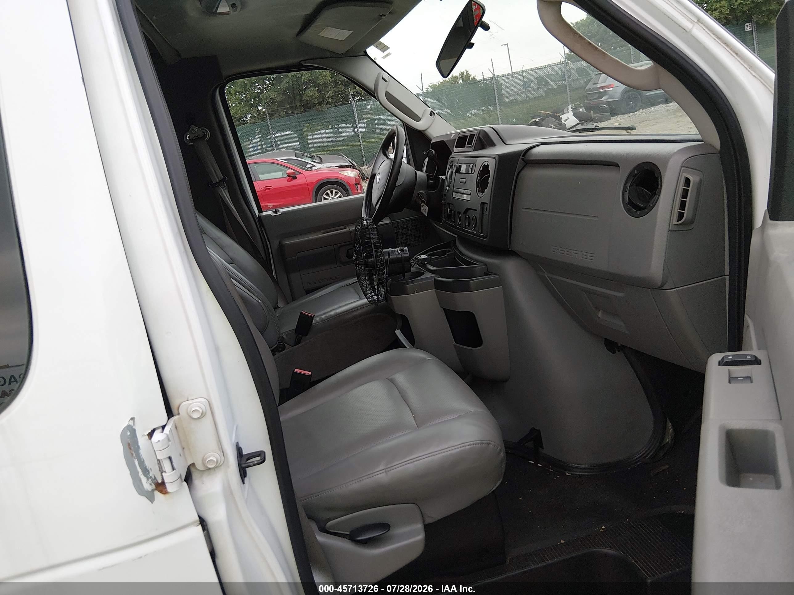 2010 Ford E-250 Commercial/recreational White vin: 1FTNE2EW5ADA32582