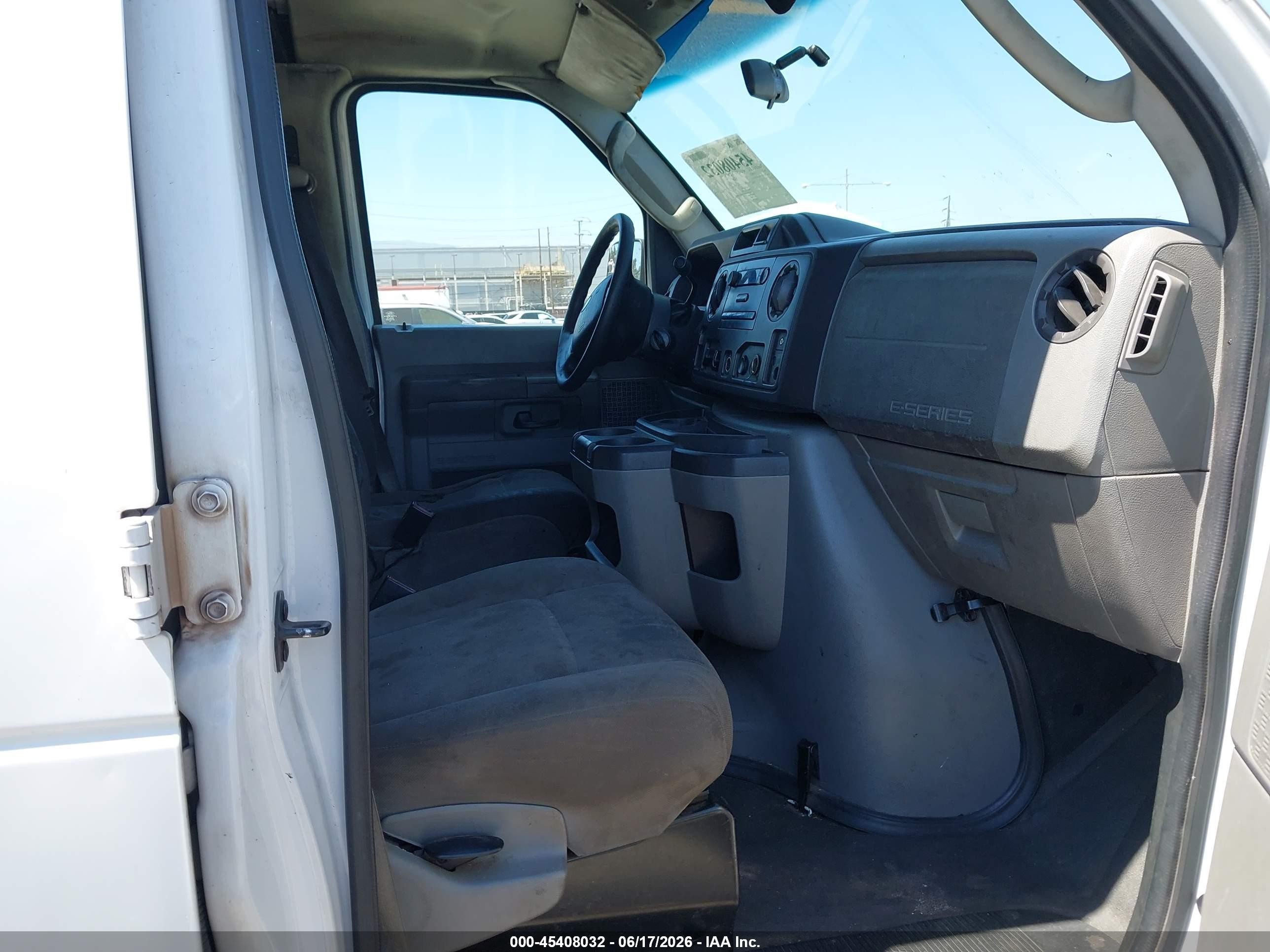 2012 Ford E-250 Commercial/recreational White vin: 1FTNE2EW5CDB05534