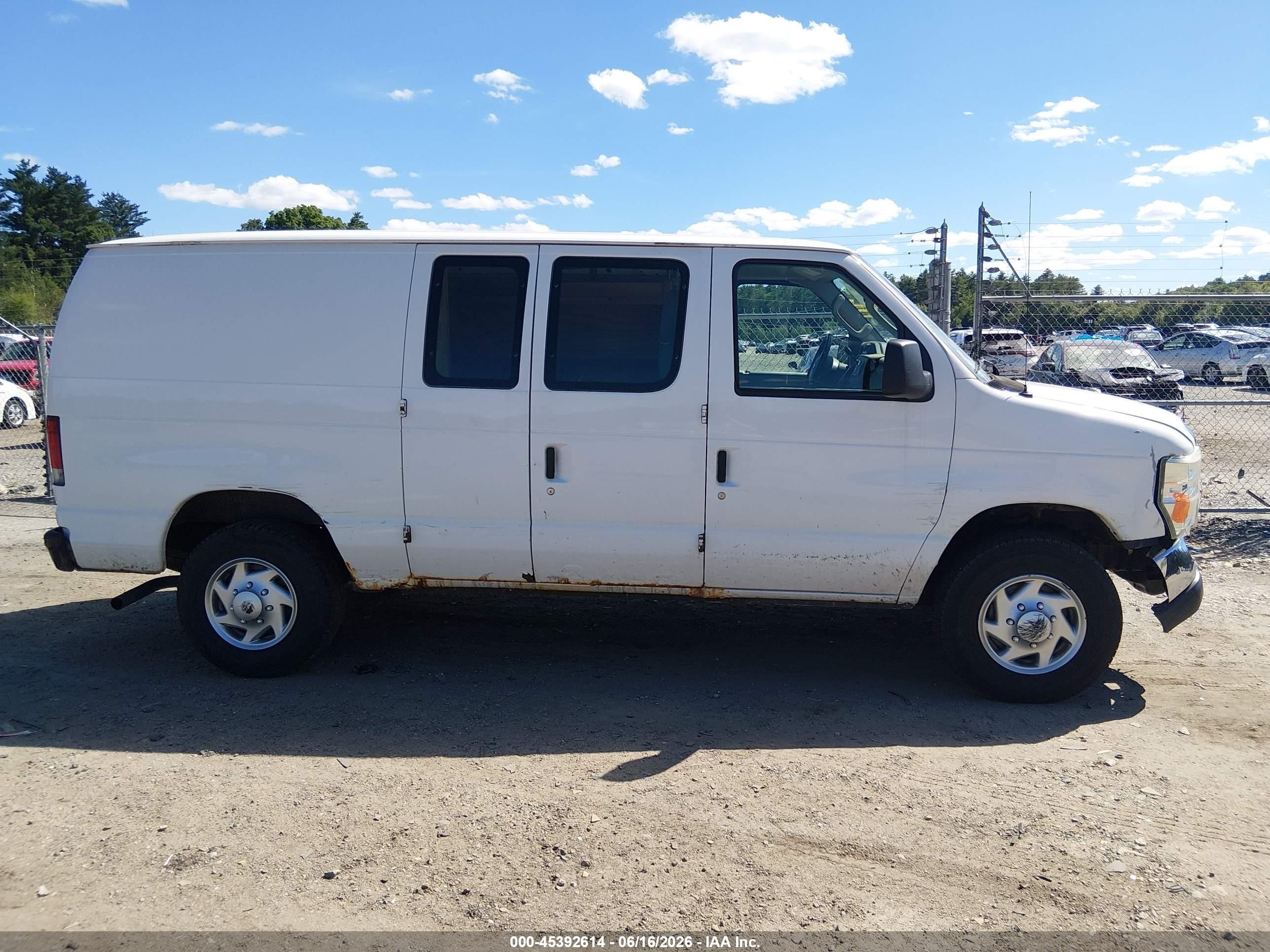 2013 Ford E-250 Commercial White vin: 1FTNE2EW5DDA31274