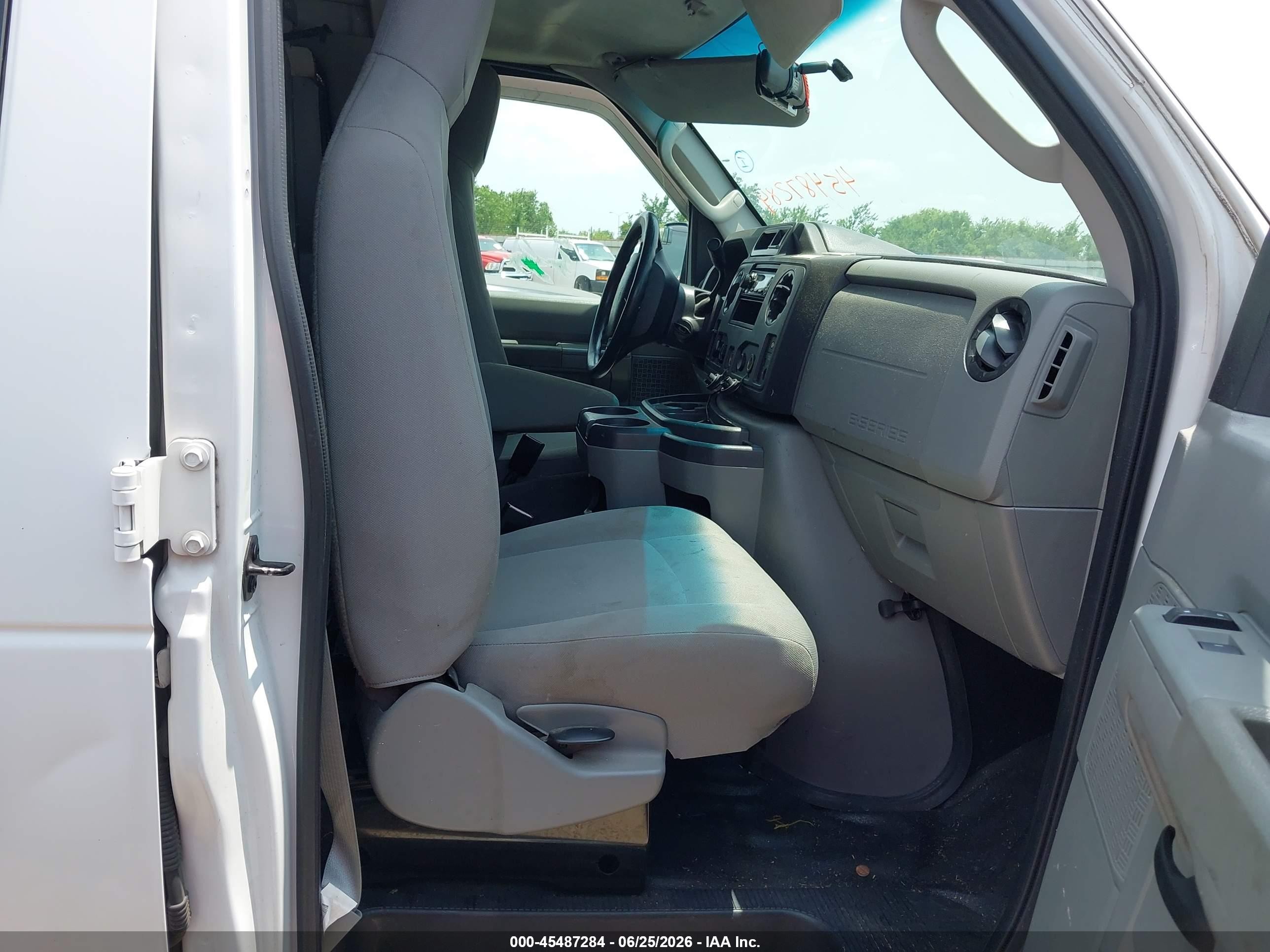 2014 Ford E-250 Commercial/recreational White vin: 1FTNE2EW5EDA95588