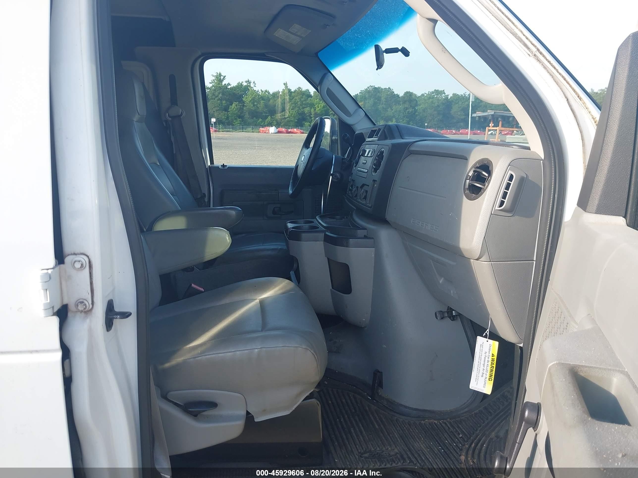 2013 Ford Econoline E250 Van White vin: 1FTNE2EW6DDA07596