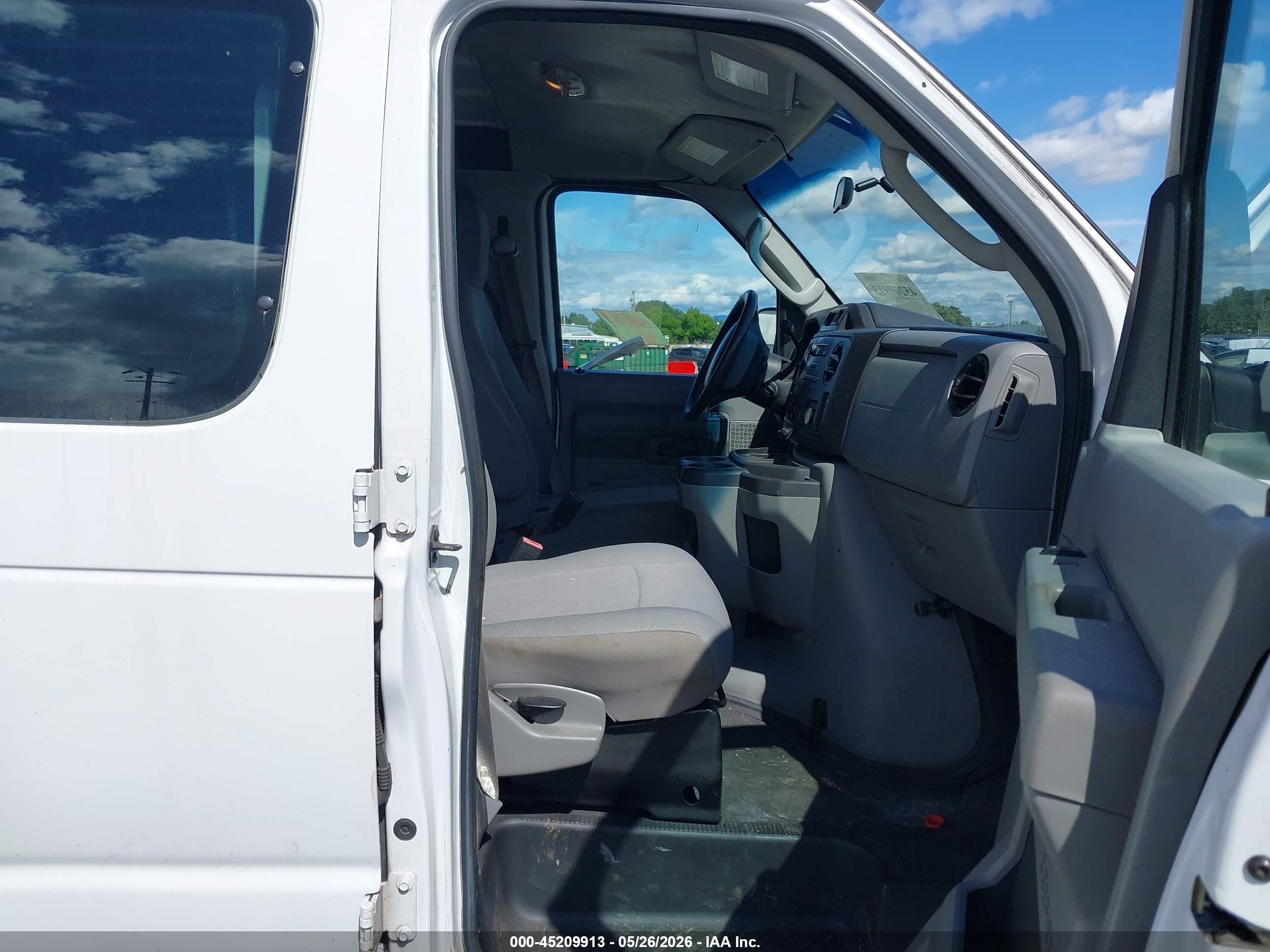 2013 Ford E-250 Commercial White vin: 1FTNE2EW6DDA47306