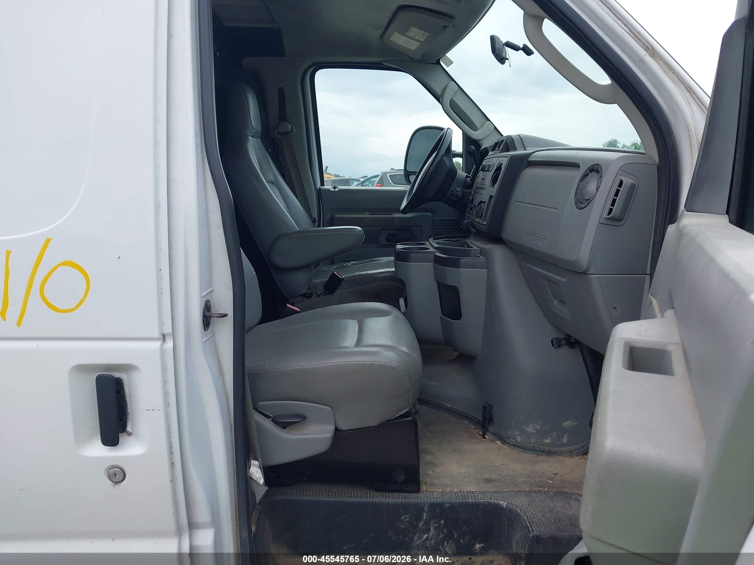 2013 Ford E-250 Commercial/recreational White vin: 1FTNE2EW6DDA94755