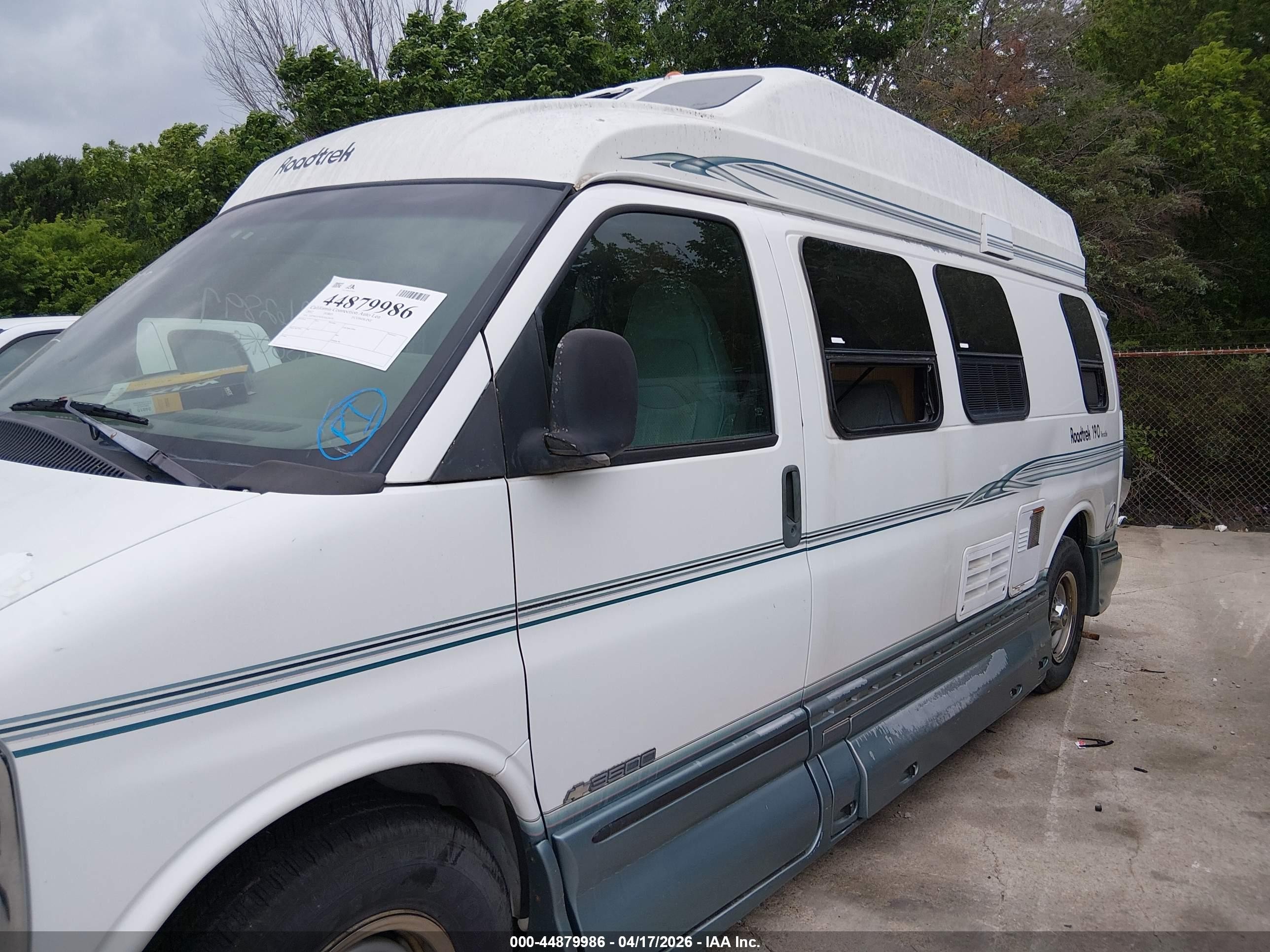 2002 Chevrolet Express Cargo Van   White vin: 1GCHG39R121233609