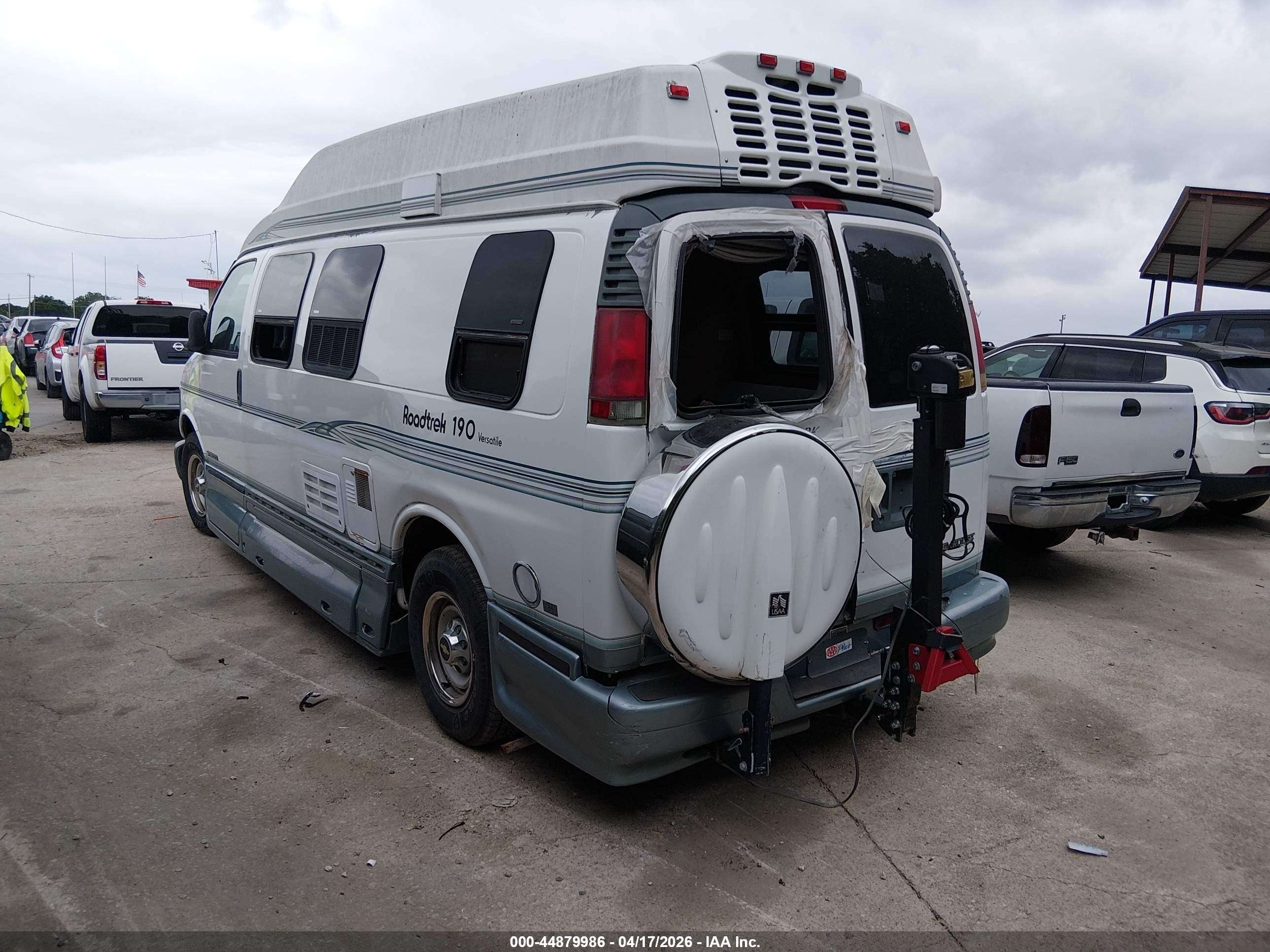2002 Chevrolet Express Cargo Van   White vin: 1GCHG39R121233609