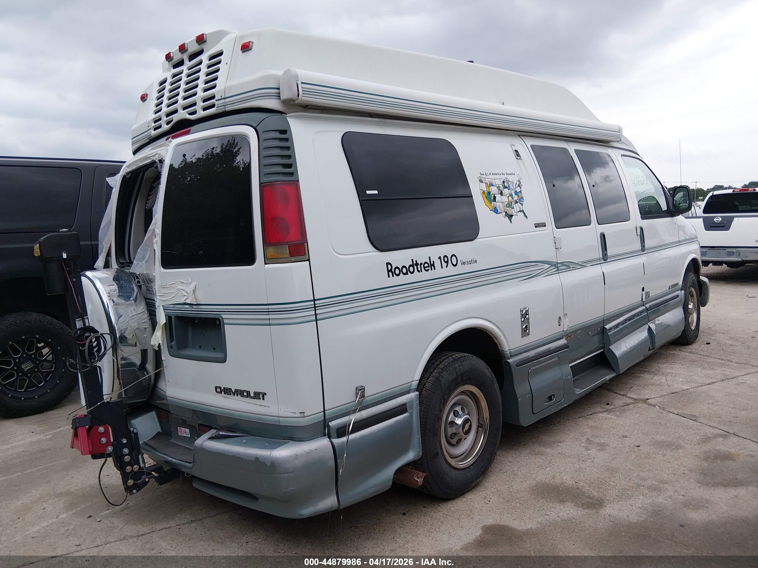 2002 Chevrolet Express Cargo Van   White vin: 1GCHG39R121233609