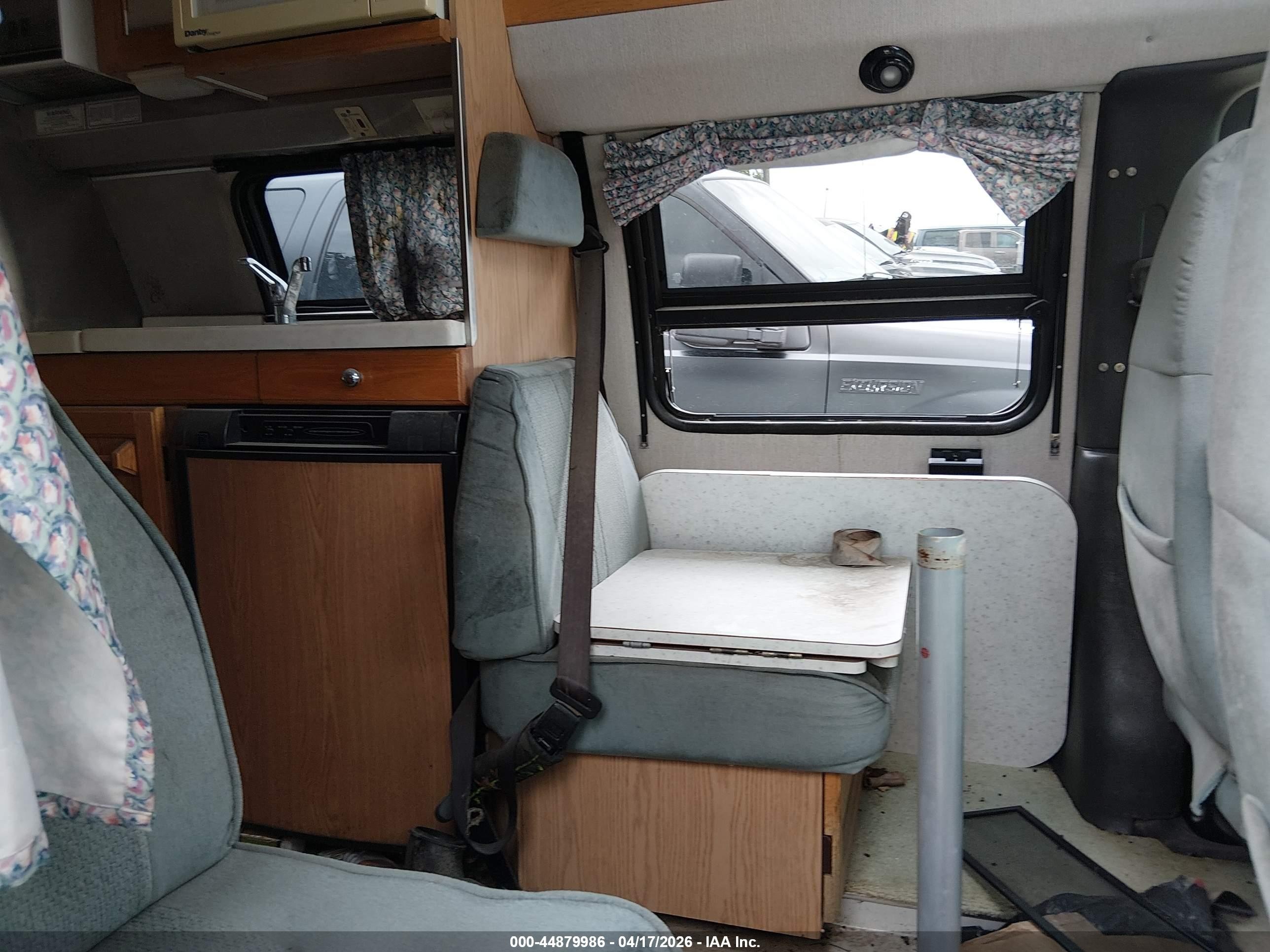 2002 Chevrolet Express Cargo Van   White vin: 1GCHG39R121233609