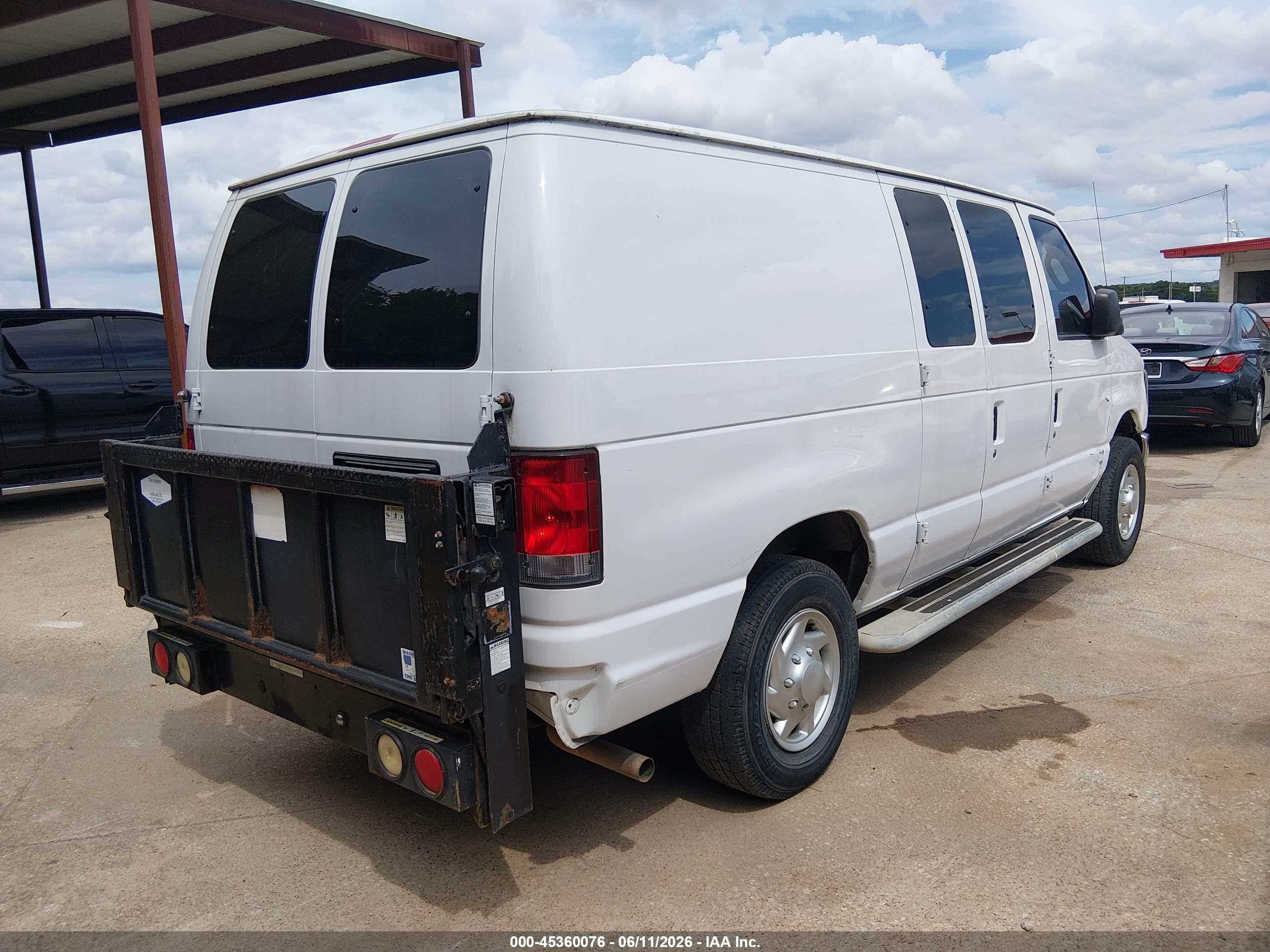 2013 Ford E-250 Commercial White vin: 1FTNE2EW8DDB06890