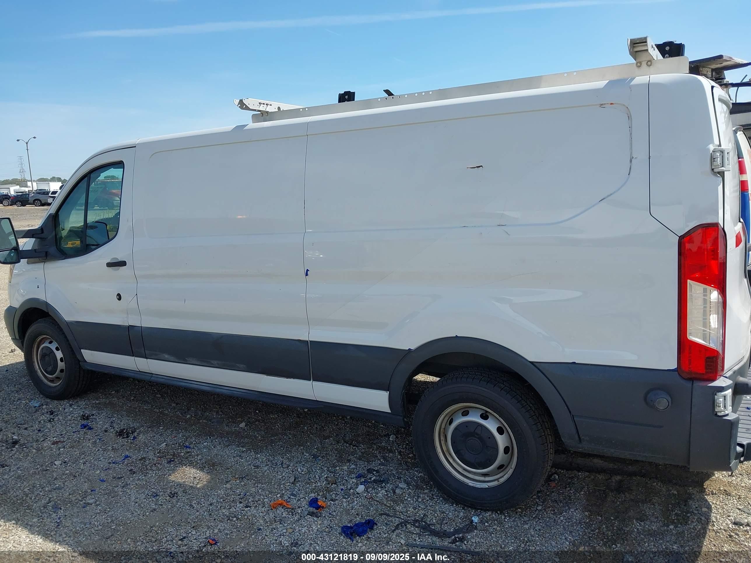 2015 Ford Transit-150   Белый vin: 1FTNE9ZM5FKA29640