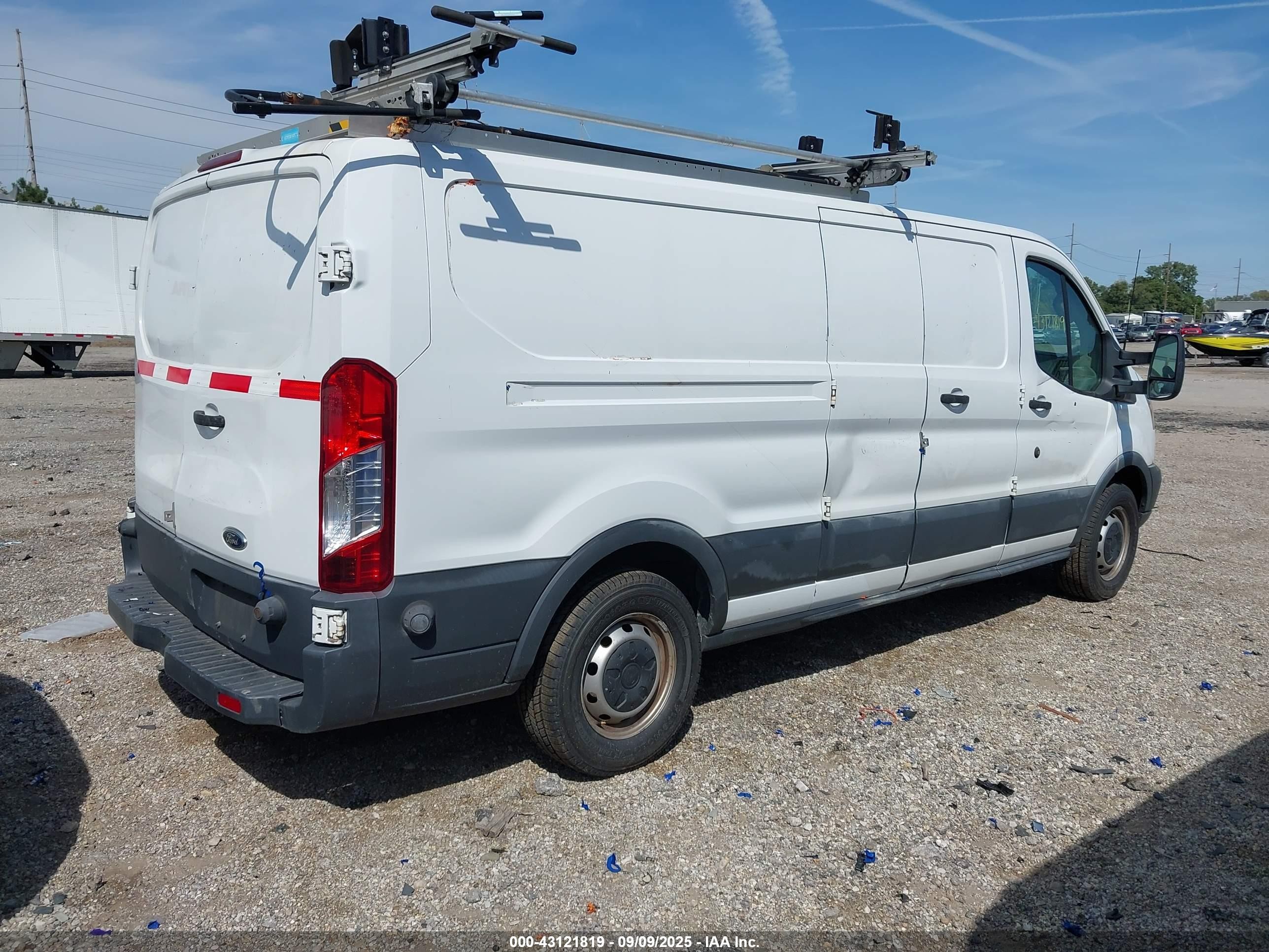 2015 Ford Transit-150   Белый vin: 1FTNE9ZM5FKA29640