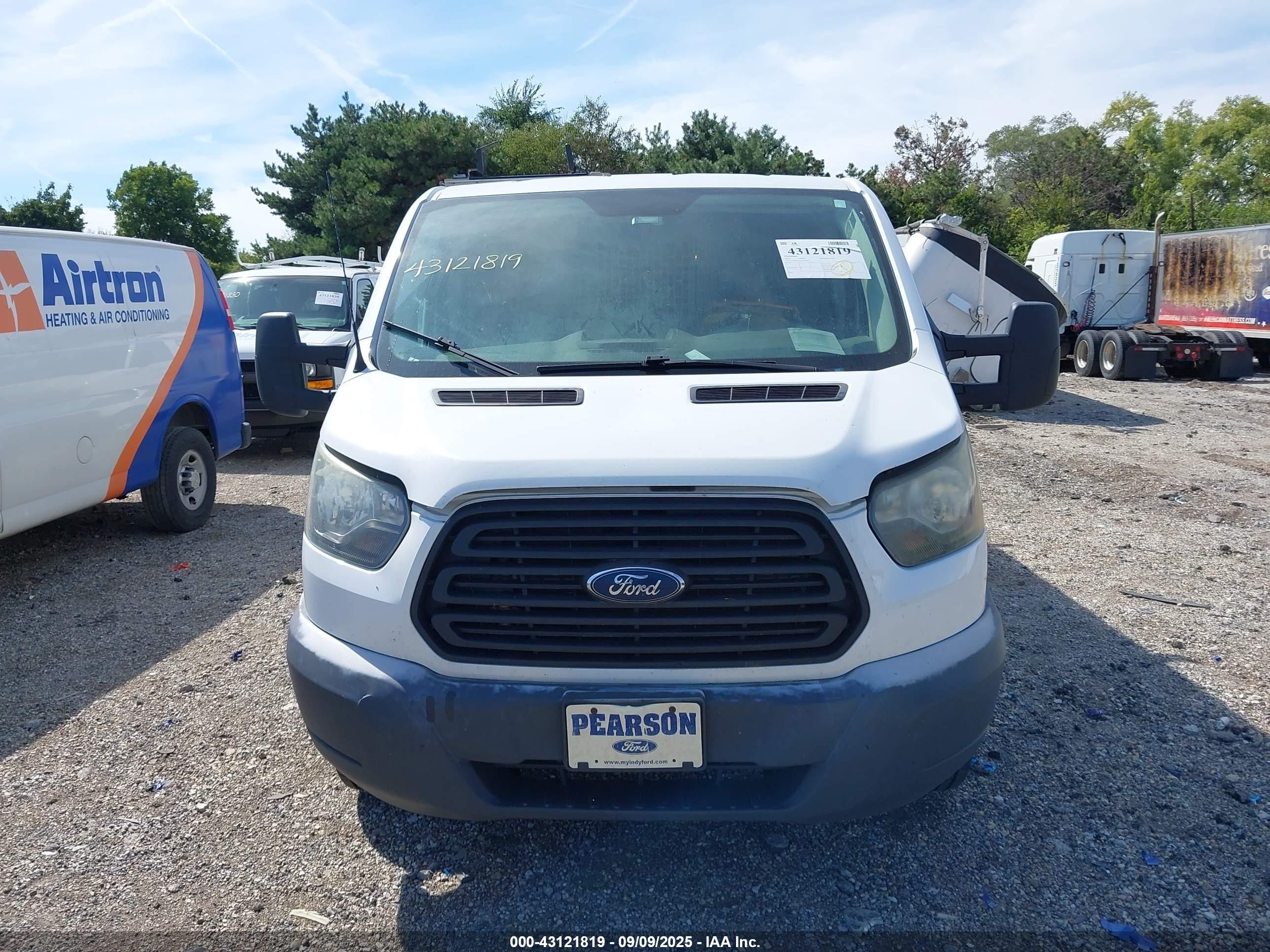 2015 Ford Transit-150   Белый vin: 1FTNE9ZM5FKA29640