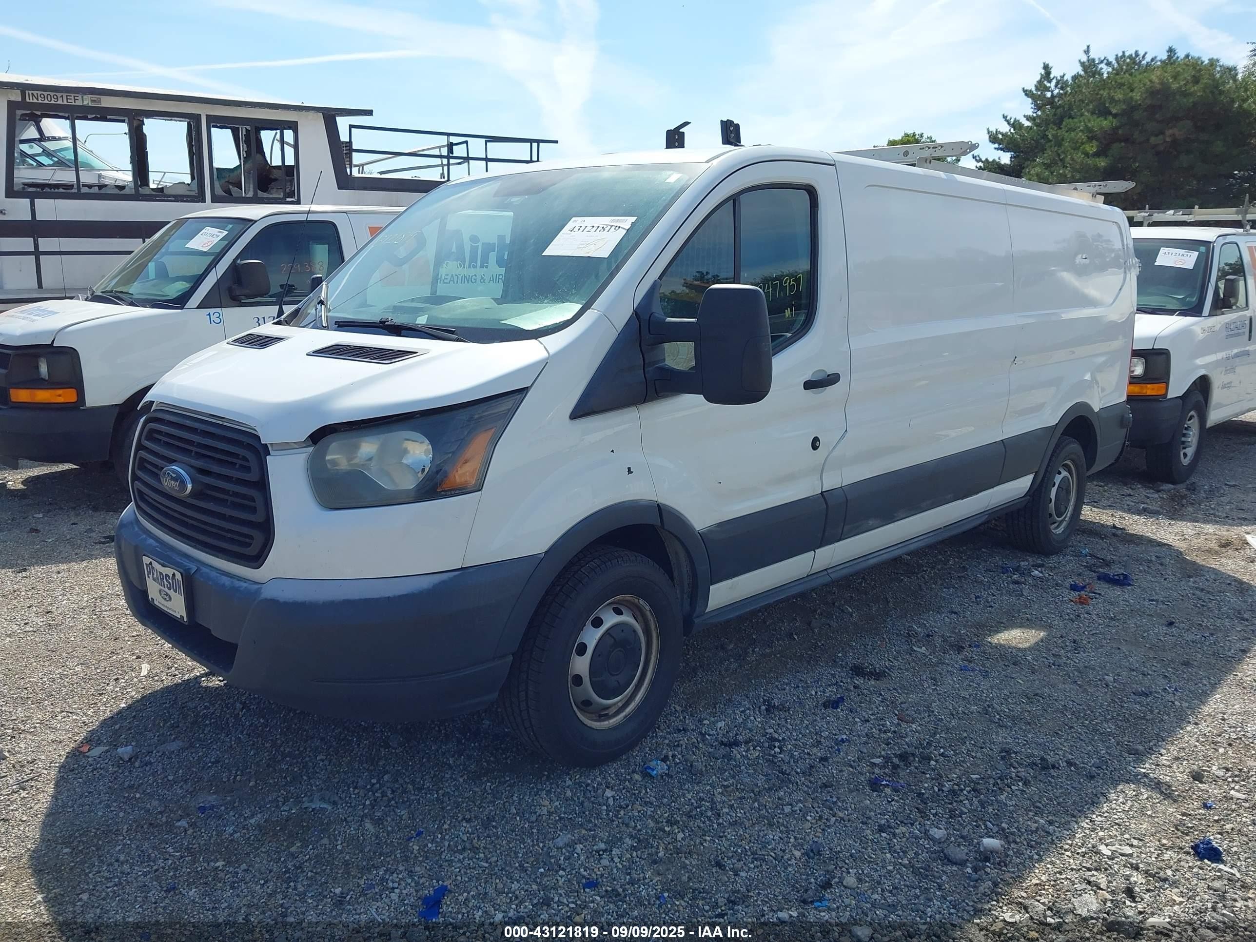 2015 Ford Transit-150   Белый vin: 1FTNE9ZM5FKA29640