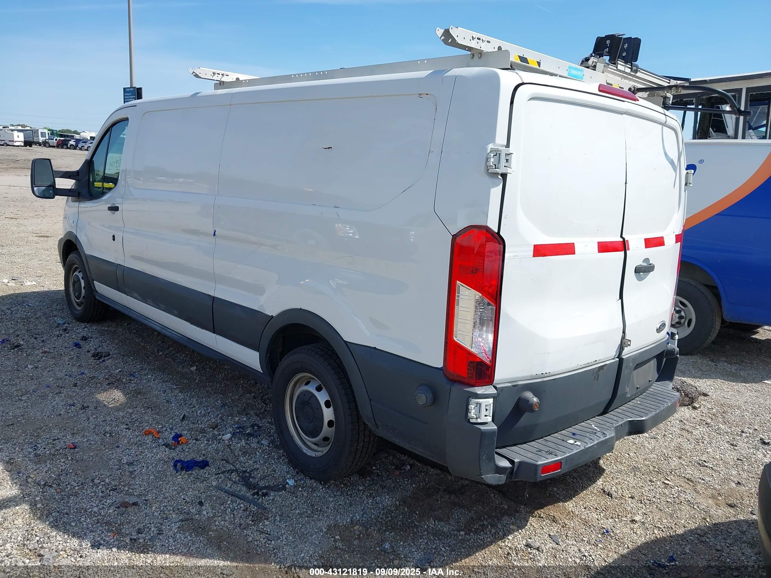 2015 Ford Transit-150   Белый vin: 1FTNE9ZM5FKA29640