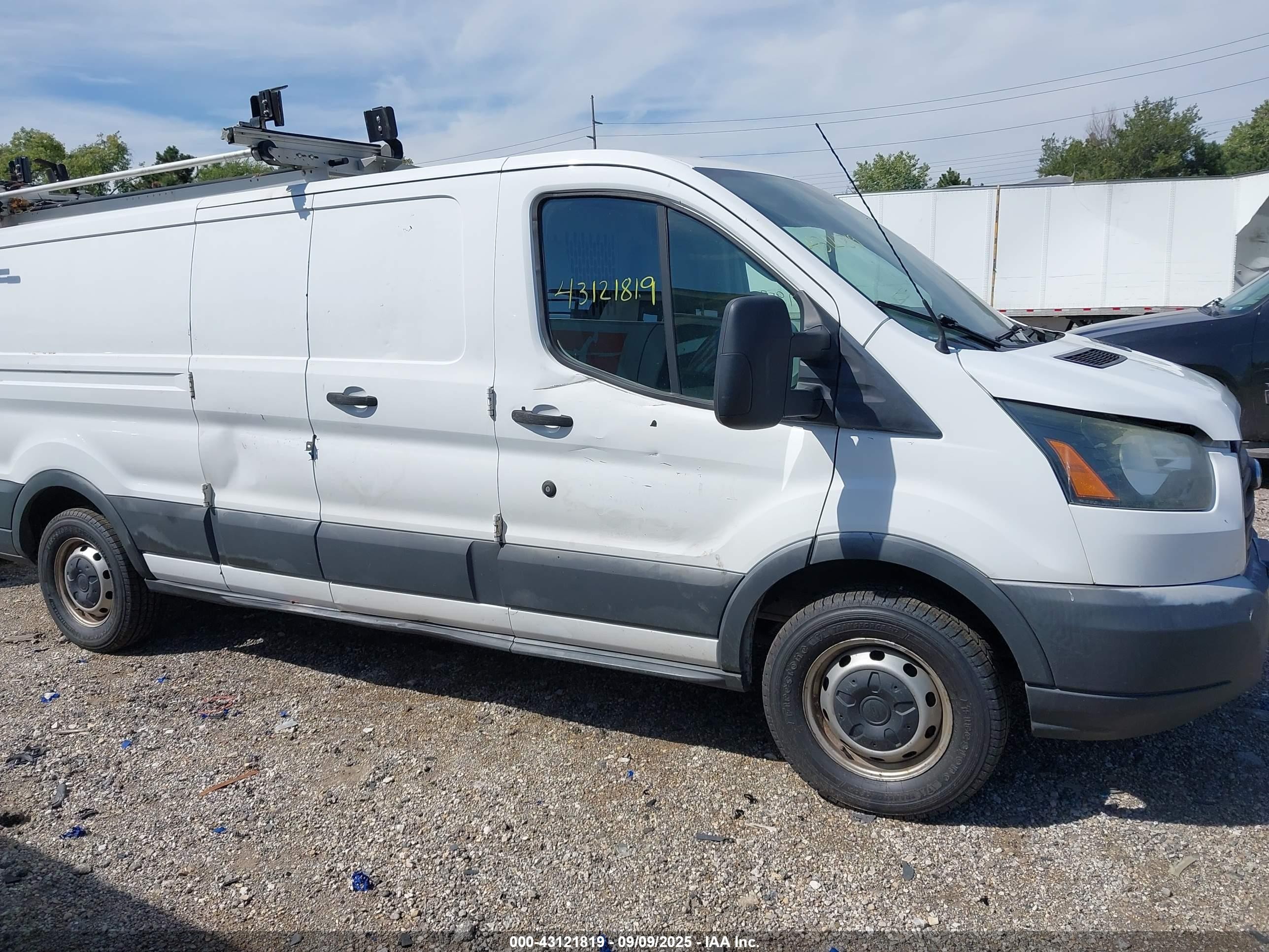 2015 Ford Transit-150   Белый vin: 1FTNE9ZM5FKA29640