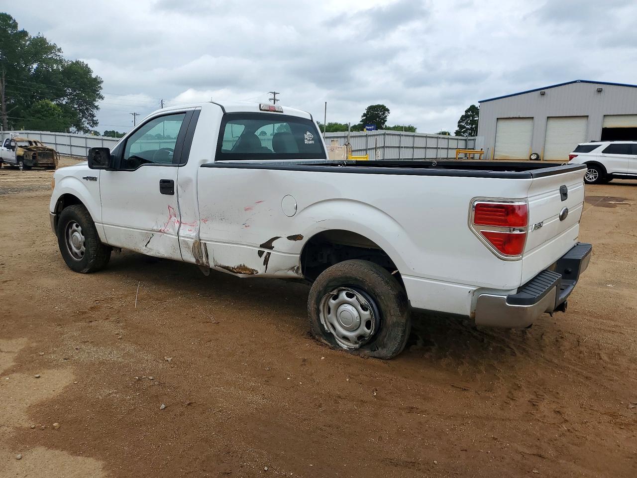 2013 Ford F150 White vin: 1FTNF1CF0DKD56033