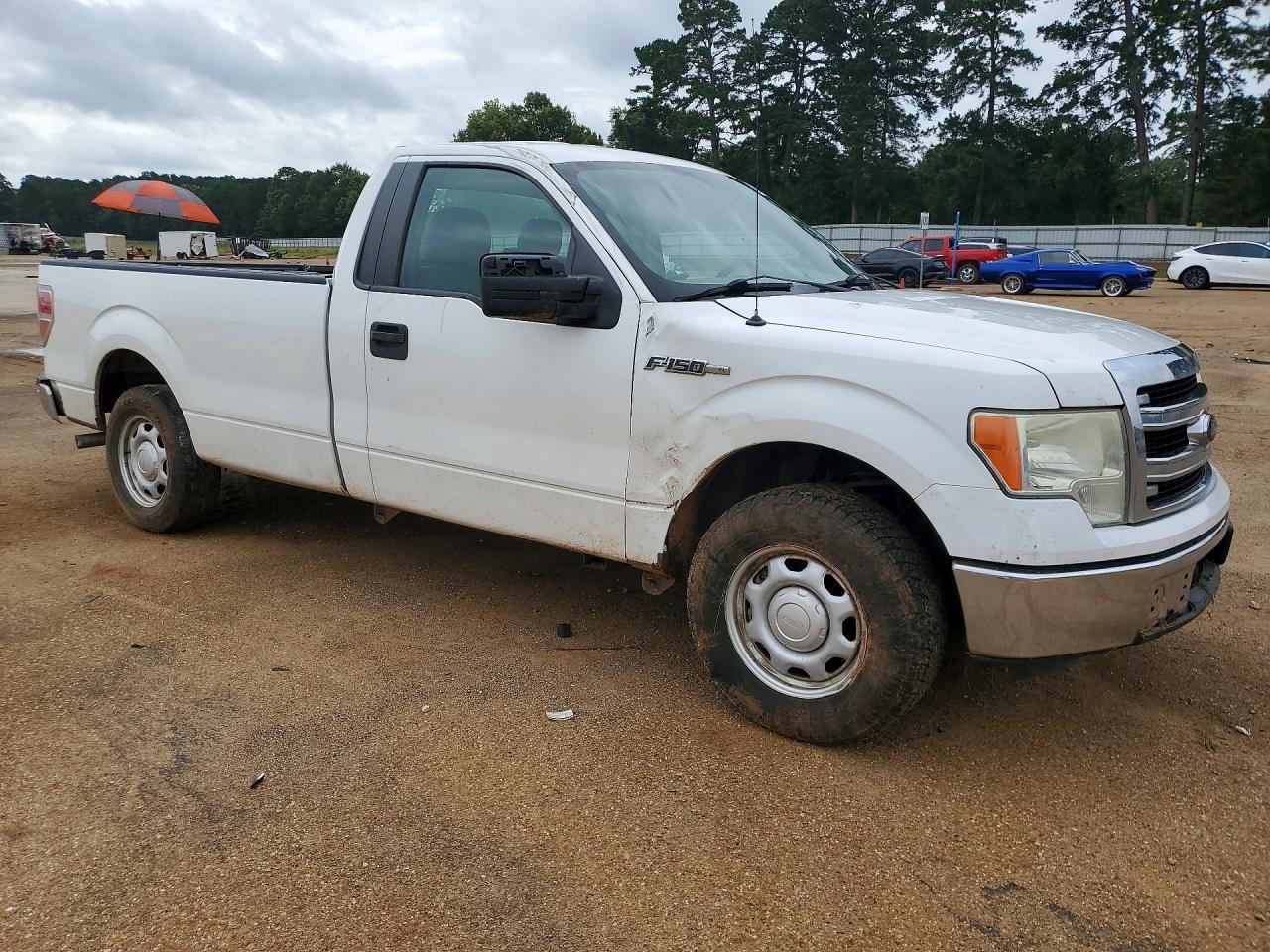 2013 Ford F150 White vin: 1FTNF1CF0DKD56033