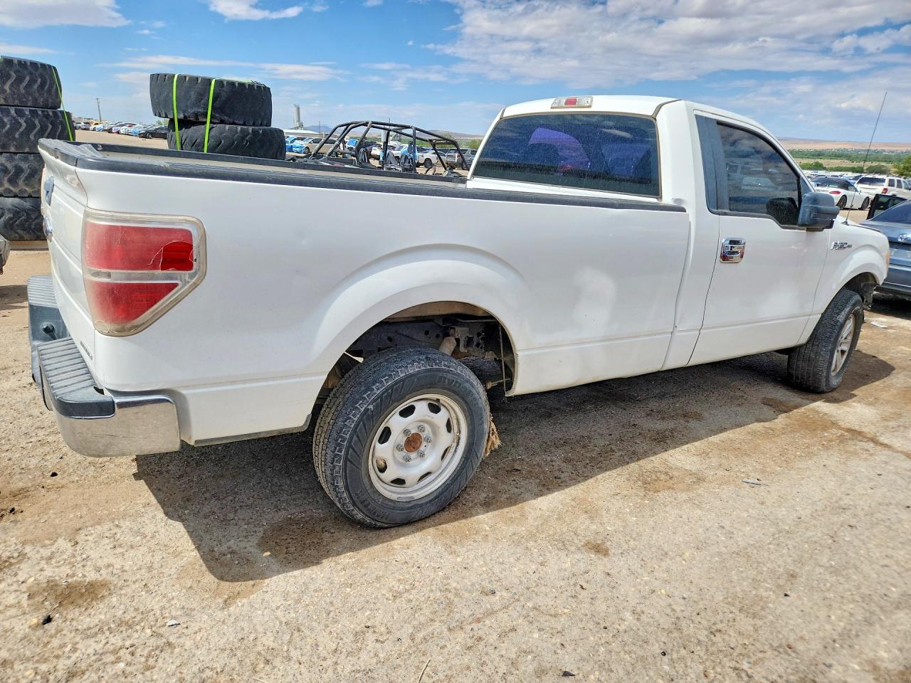 2013 Ford F150 White vin: 1FTNF1CF0DKE62756