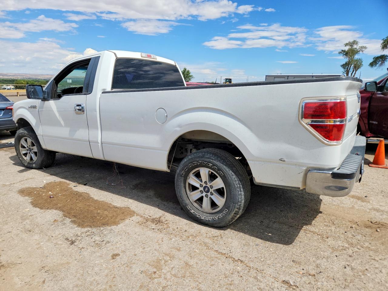2013 Ford F150 White vin: 1FTNF1CF0DKE62756
