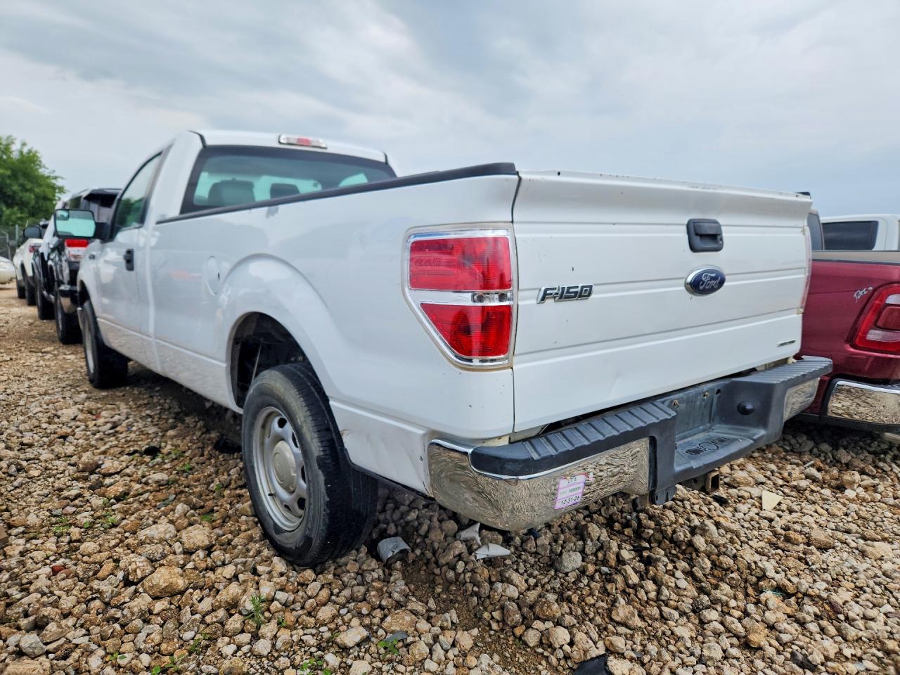 2013 Ford F150 White vin: 1FTNF1CF0DKG07472