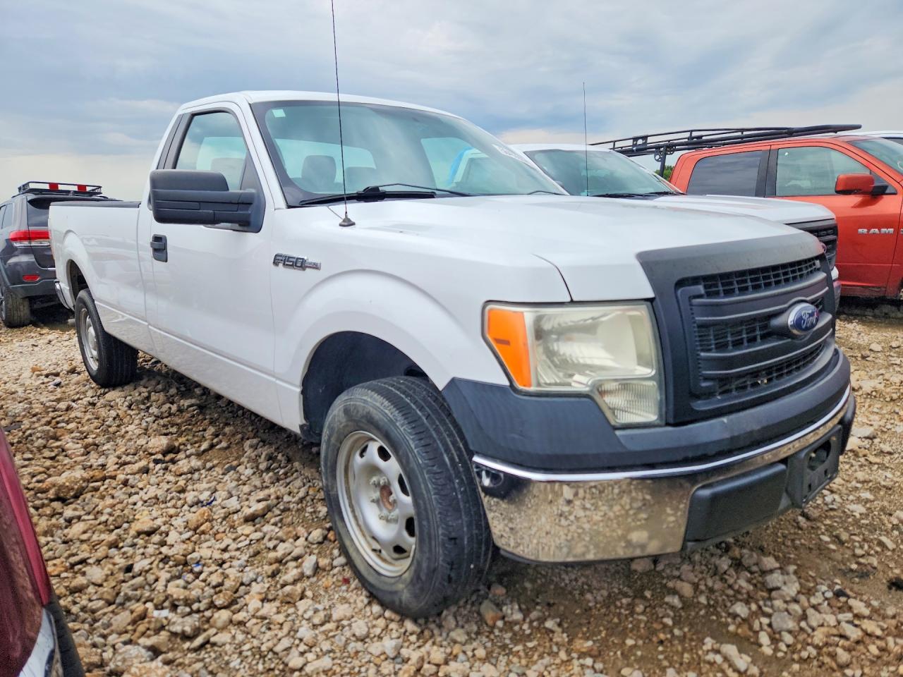 2013 Ford F150 White vin: 1FTNF1CF0DKG07472