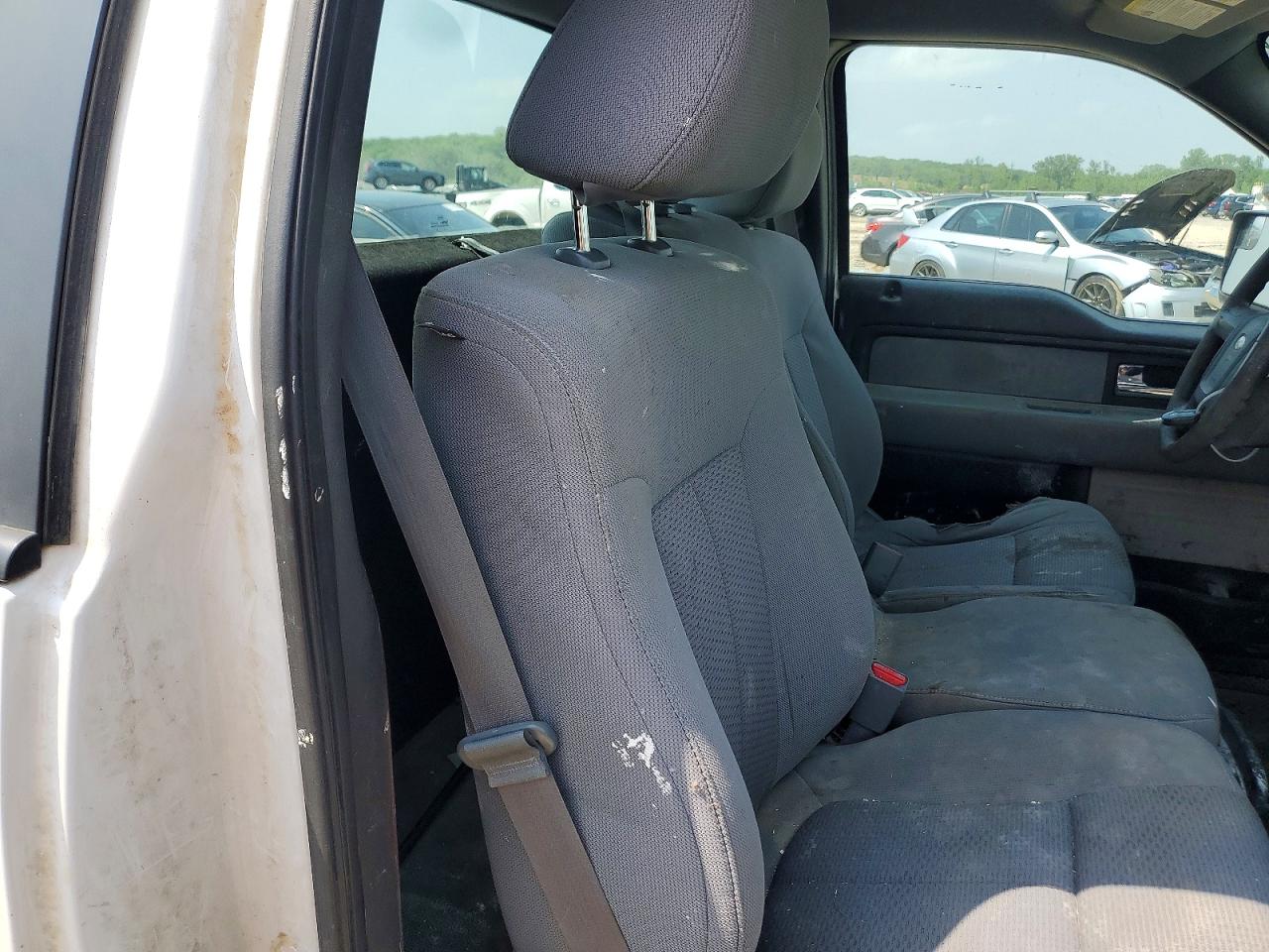 2014 Ford F150 White vin: 1FTNF1CF1EKD20613