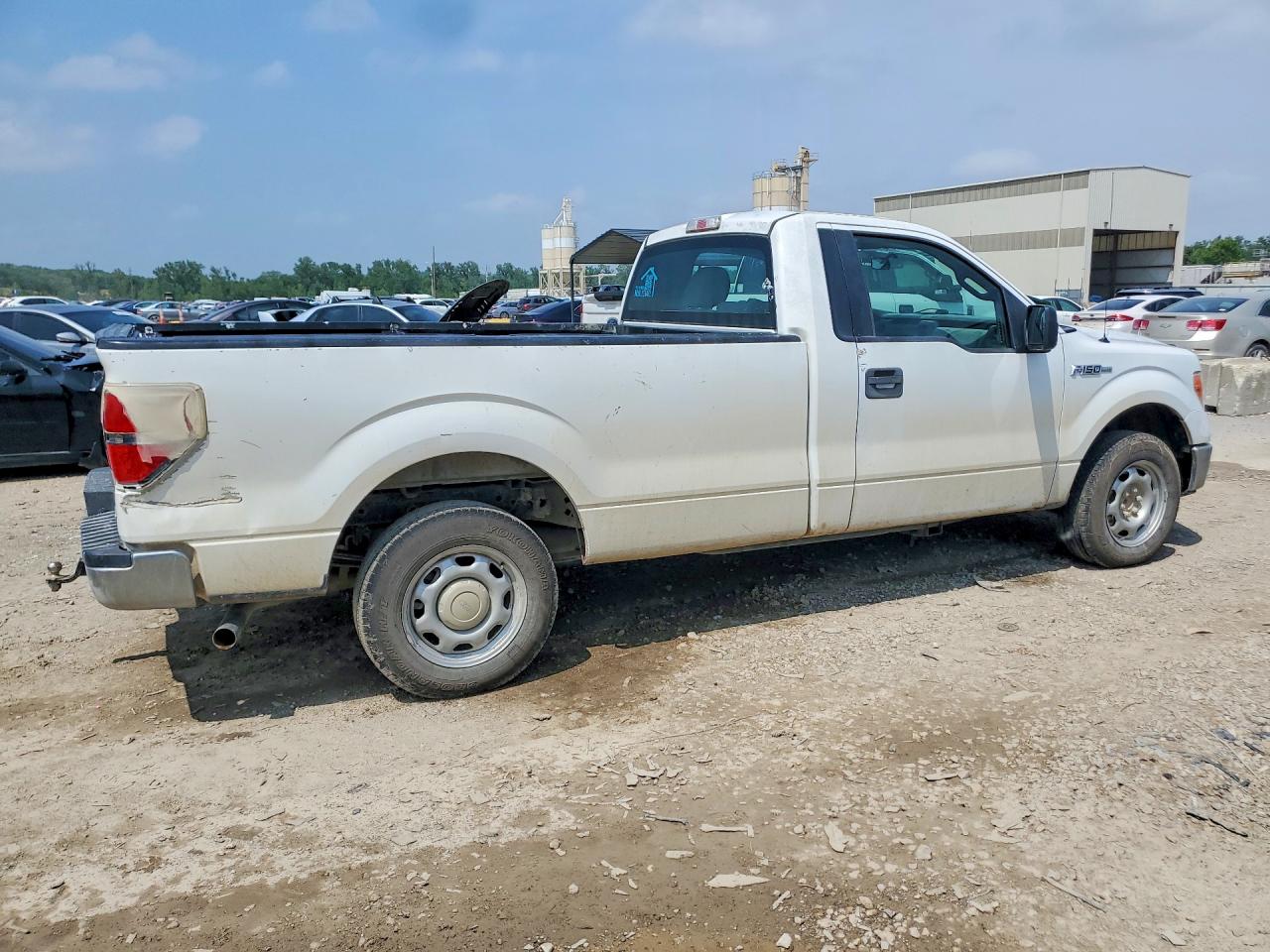 2014 Ford F150 White vin: 1FTNF1CF1EKD20613