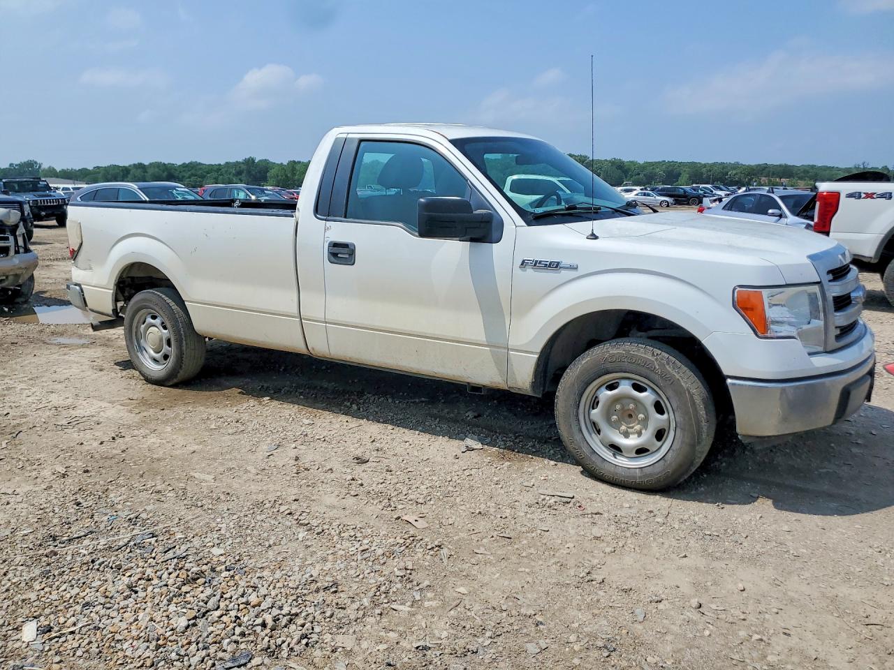 2014 Ford F150 White vin: 1FTNF1CF1EKD20613