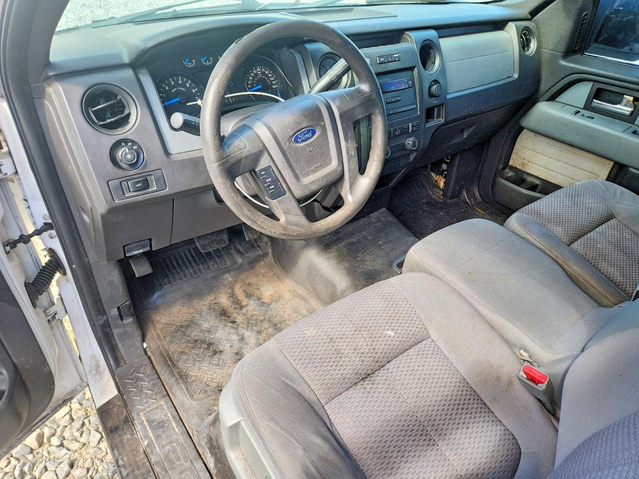 2014 Ford F150 White vin: 1FTNF1CF1EKE28035