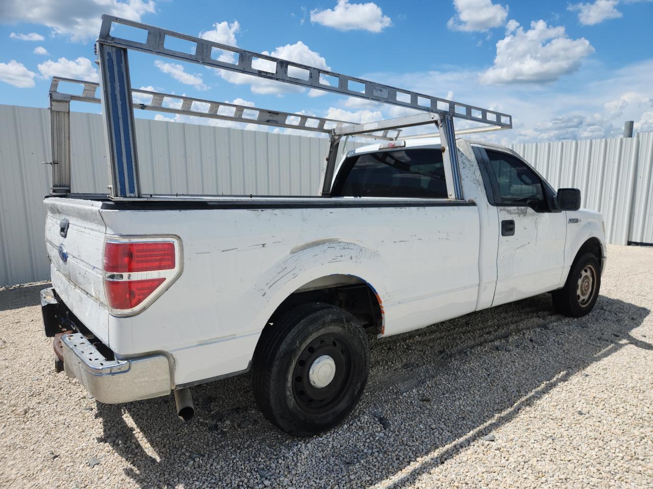 2014 Ford F150 White vin: 1FTNF1CF1EKE28035 Damage: Right Rear Wheel, Mismatched, Replacement Required