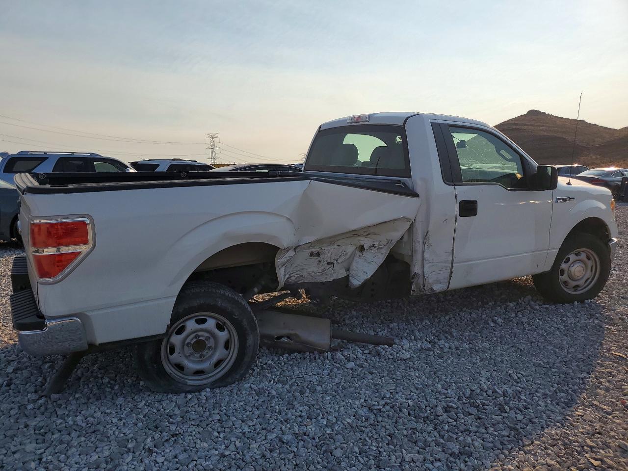 2014 Ford F150 White vin: 1FTNF1CF2EKD16361