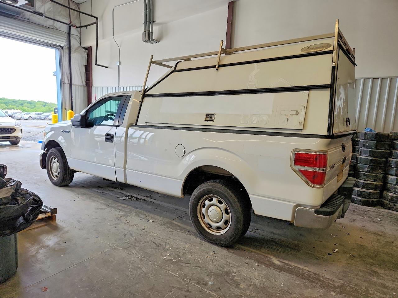 2014 Ford F150 White vin: 1FTNF1CF2EKF50631